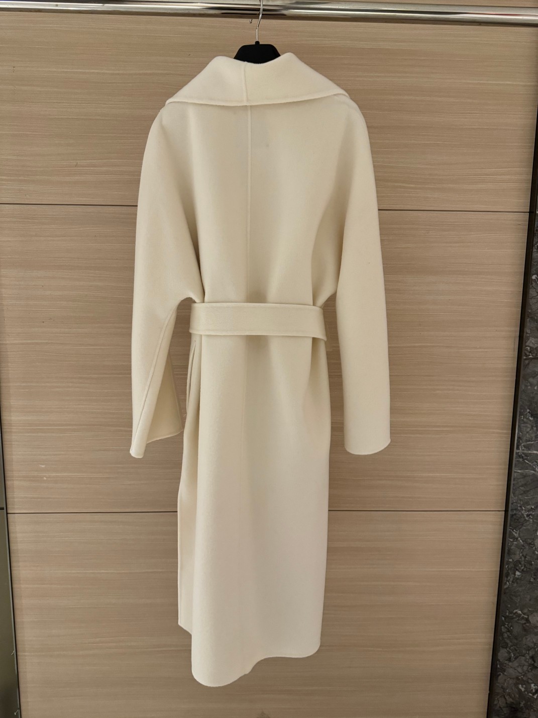 Colombo Max Water Ripple Double-Faced Cashmere Coat - Luxurious & Elegant 8 a1728453891604 1213