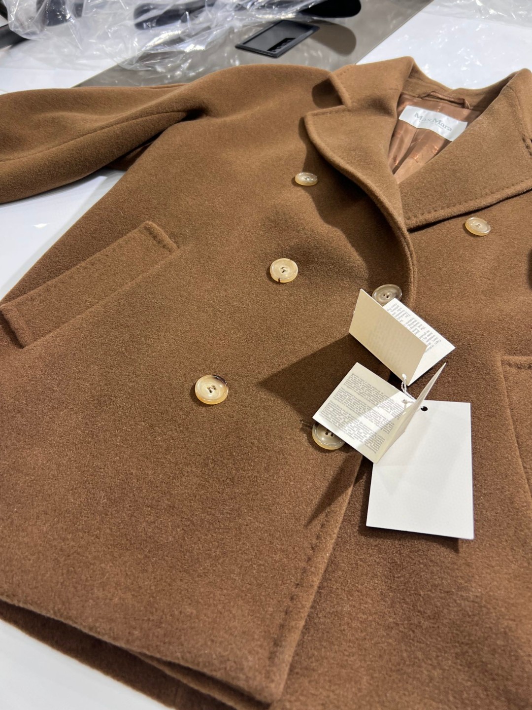 Max Guinea Wool-Cashmere Blend Short Coat - Classic Double-Breasted Design 9 a1728719639448 2016
