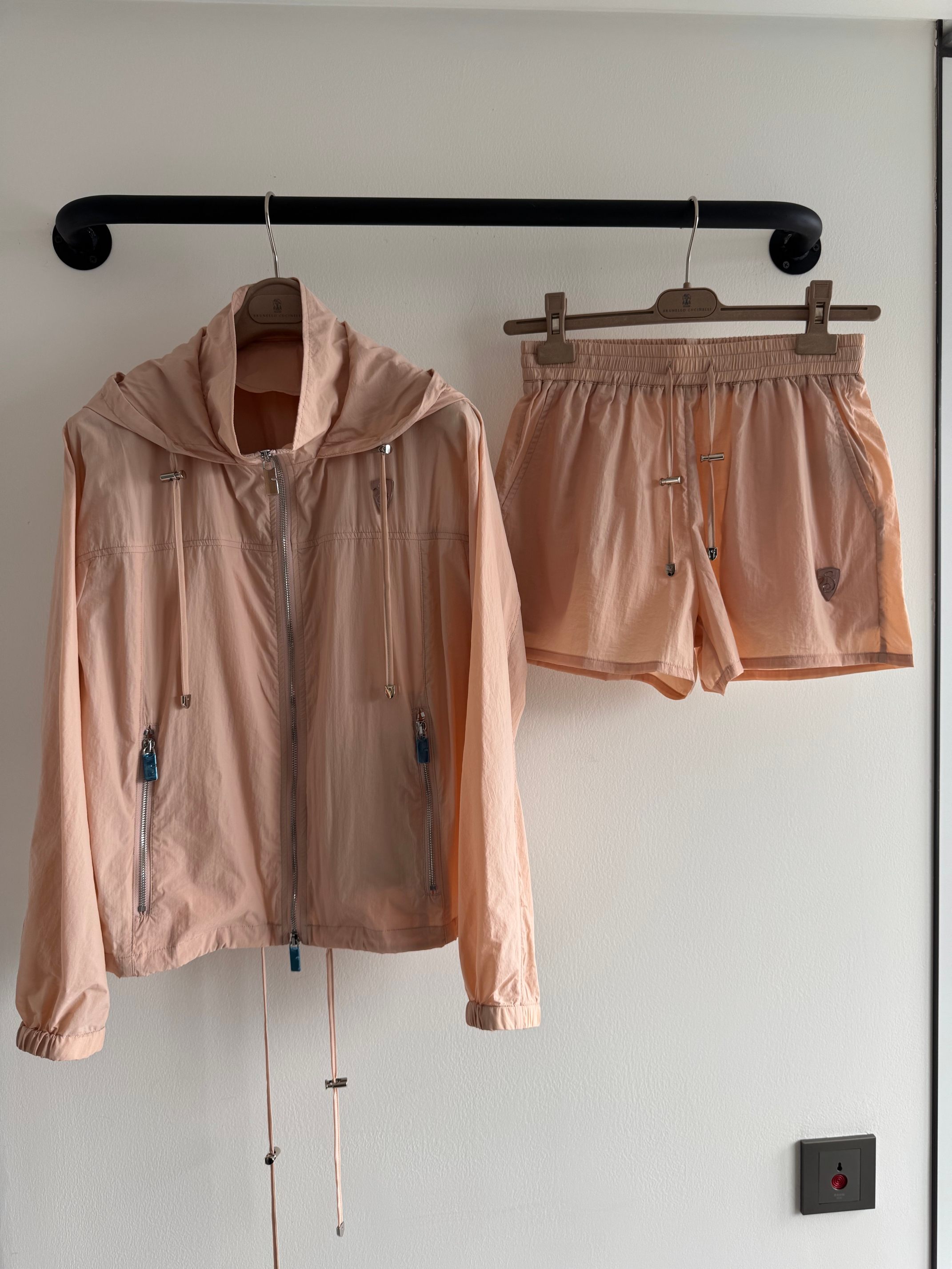 Lightweight Hooded Jacket & Nylon-Cotton Shorts Set 2 a1739865106857 8461