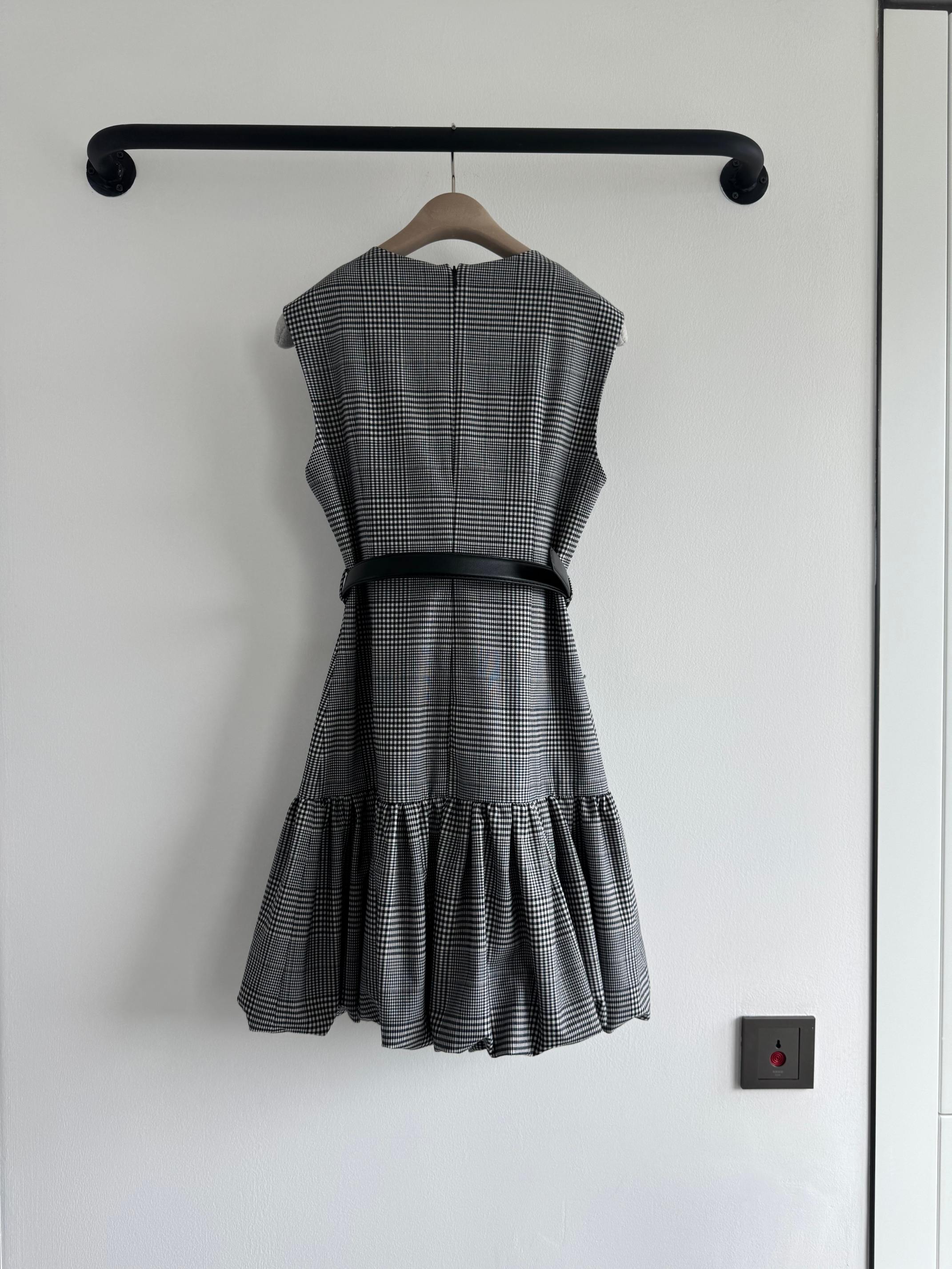 Sleeveless Plaid Dress with Belt - Vintage Style, Elegant Design 3 a1748417791425 3624