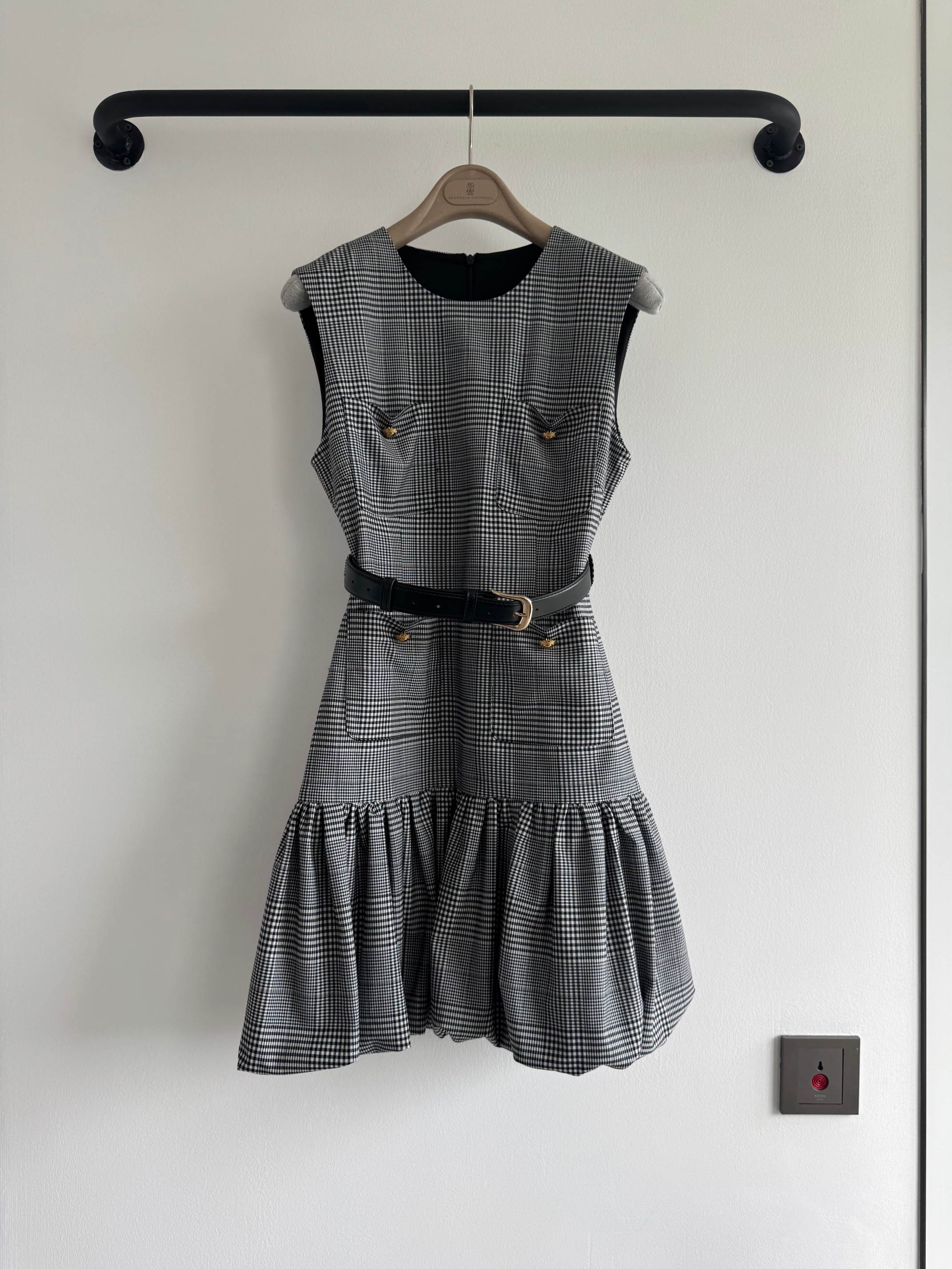 Sleeveless Plaid Dress with Belt - Vintage Style, Elegant Design 2 a1748417791607 3207