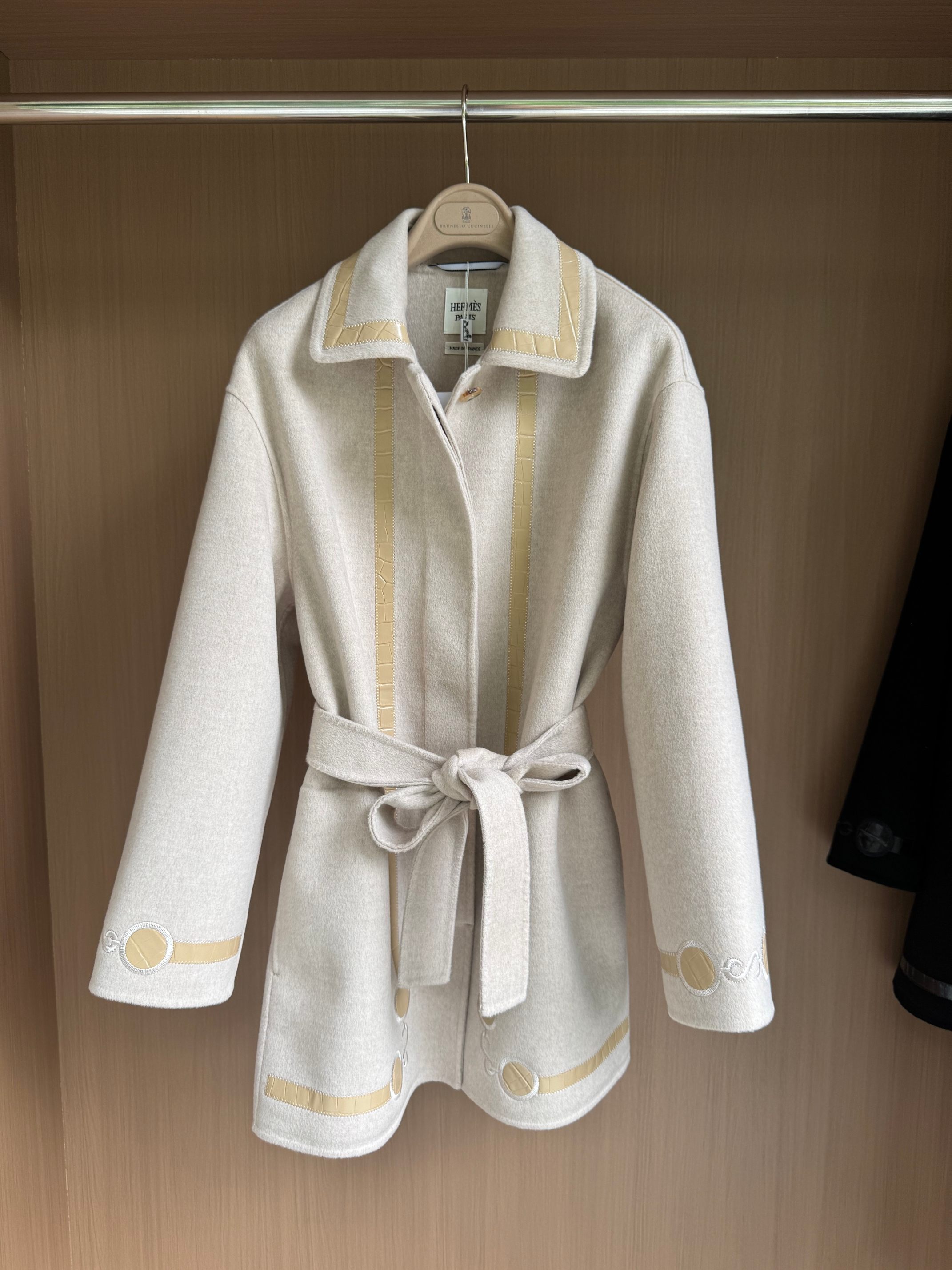 Handmade Embroidered Short Cashmere Coat - Elegant & Luxurious Design 3 a1756625863993 2456