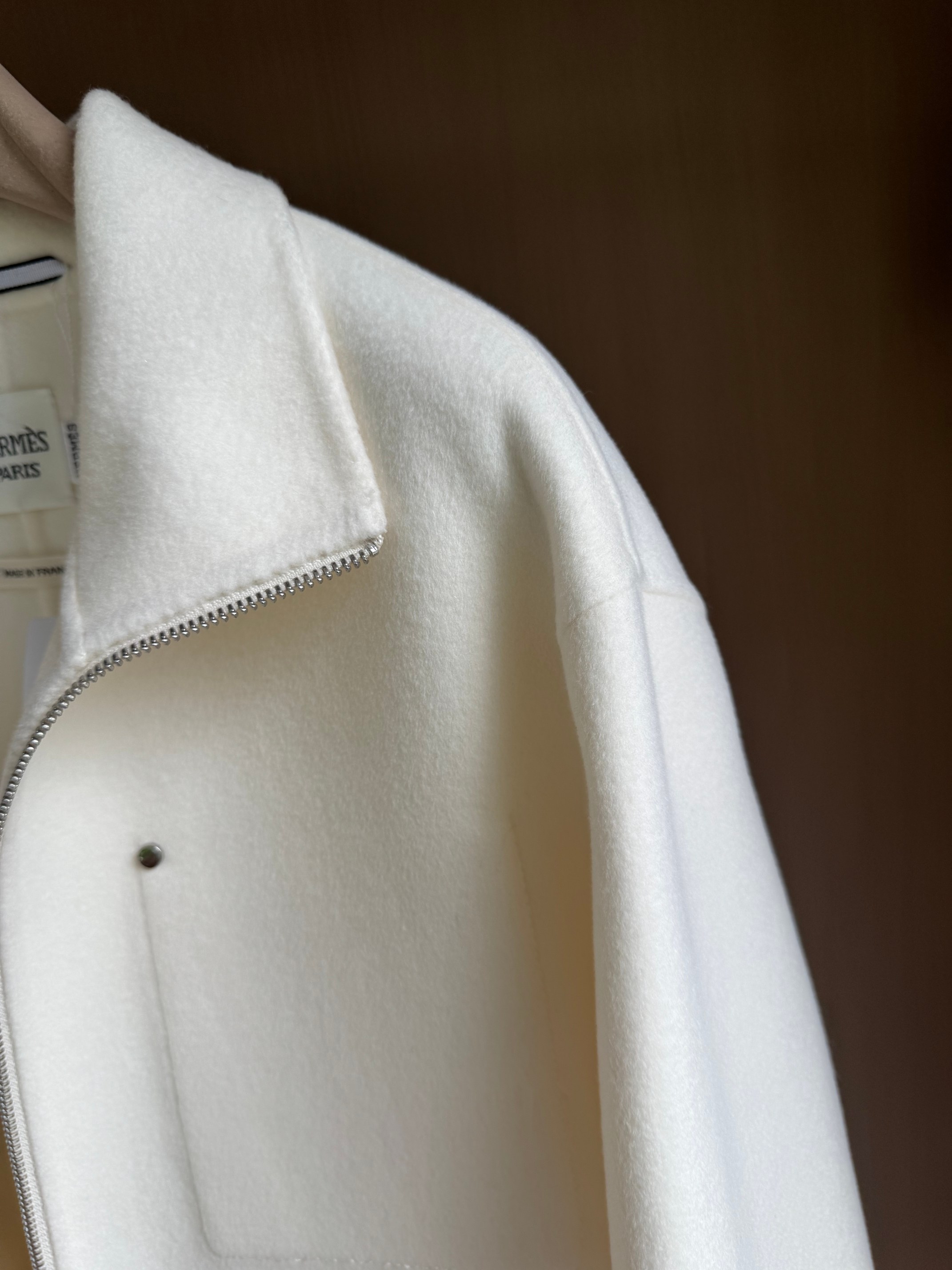Elegant White Cashmere Coat with Zipper Closure | Luxurious & Comfortable 6 a1756628926073 1764