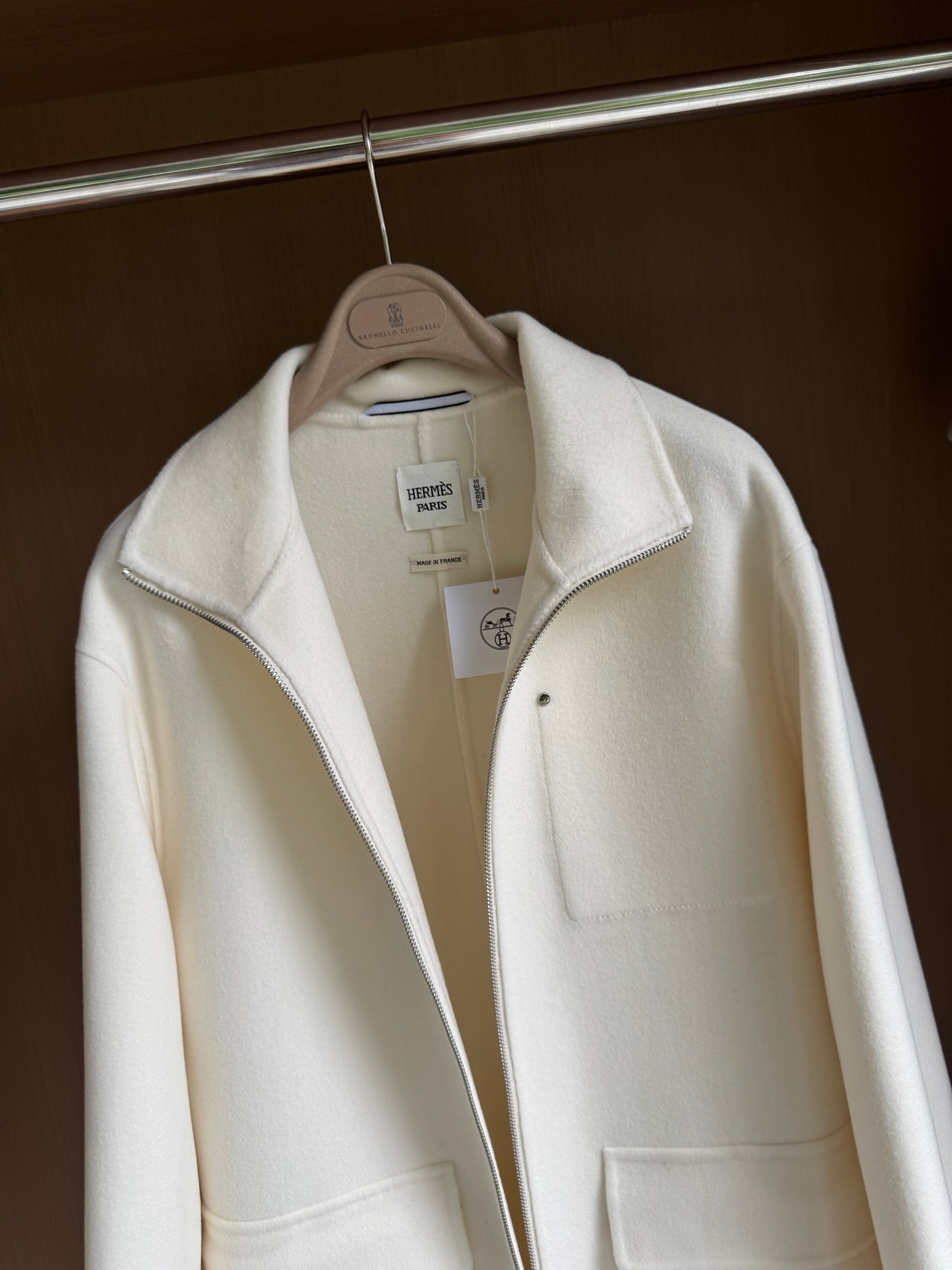 Elegant White Cashmere Coat with Zipper Closure | Luxurious & Comfortable 5 a1756628926147 7806