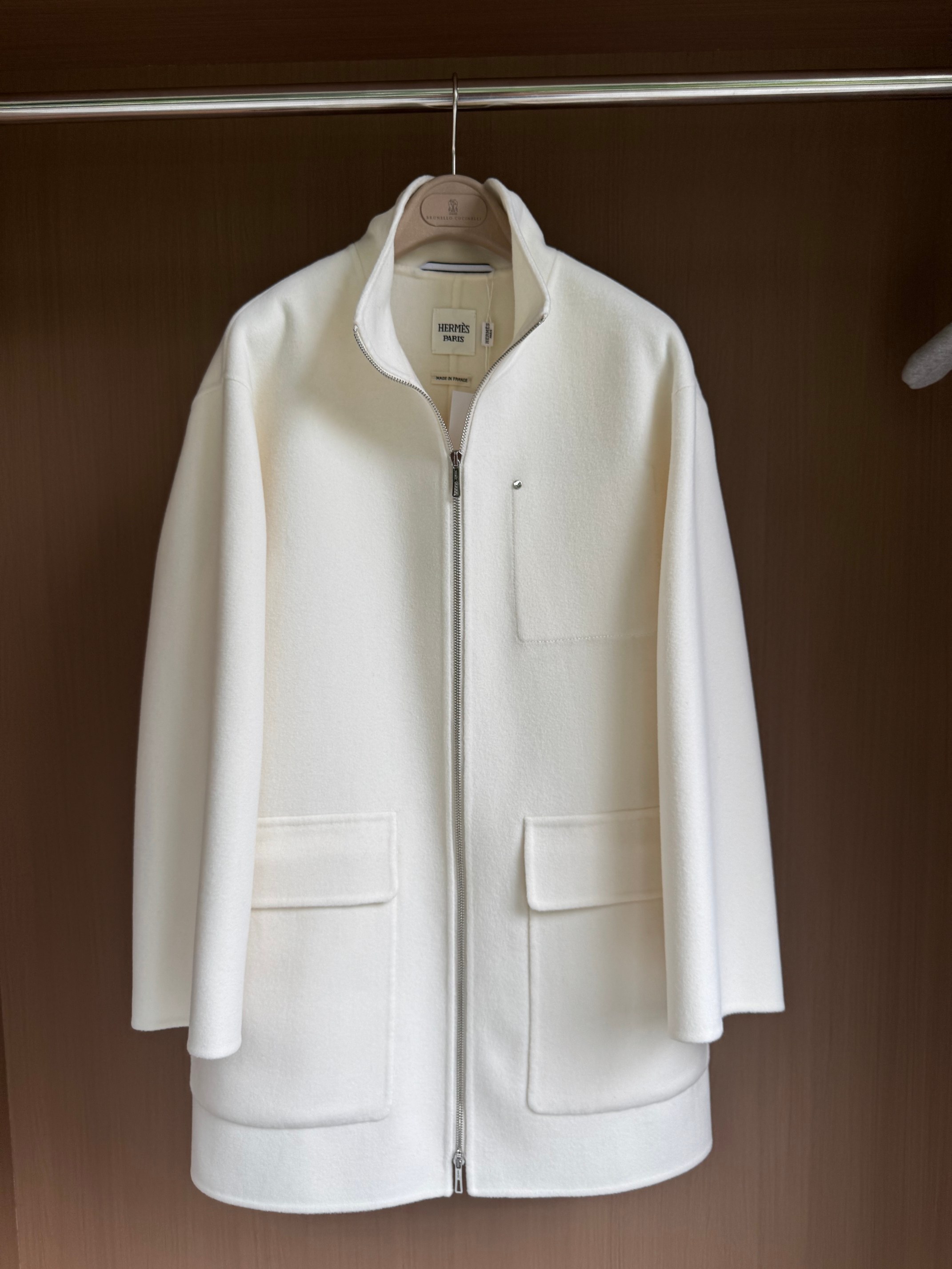 Elegant White Cashmere Coat with Zipper Closure | Luxurious & Comfortable 2 a1756628926387 2043