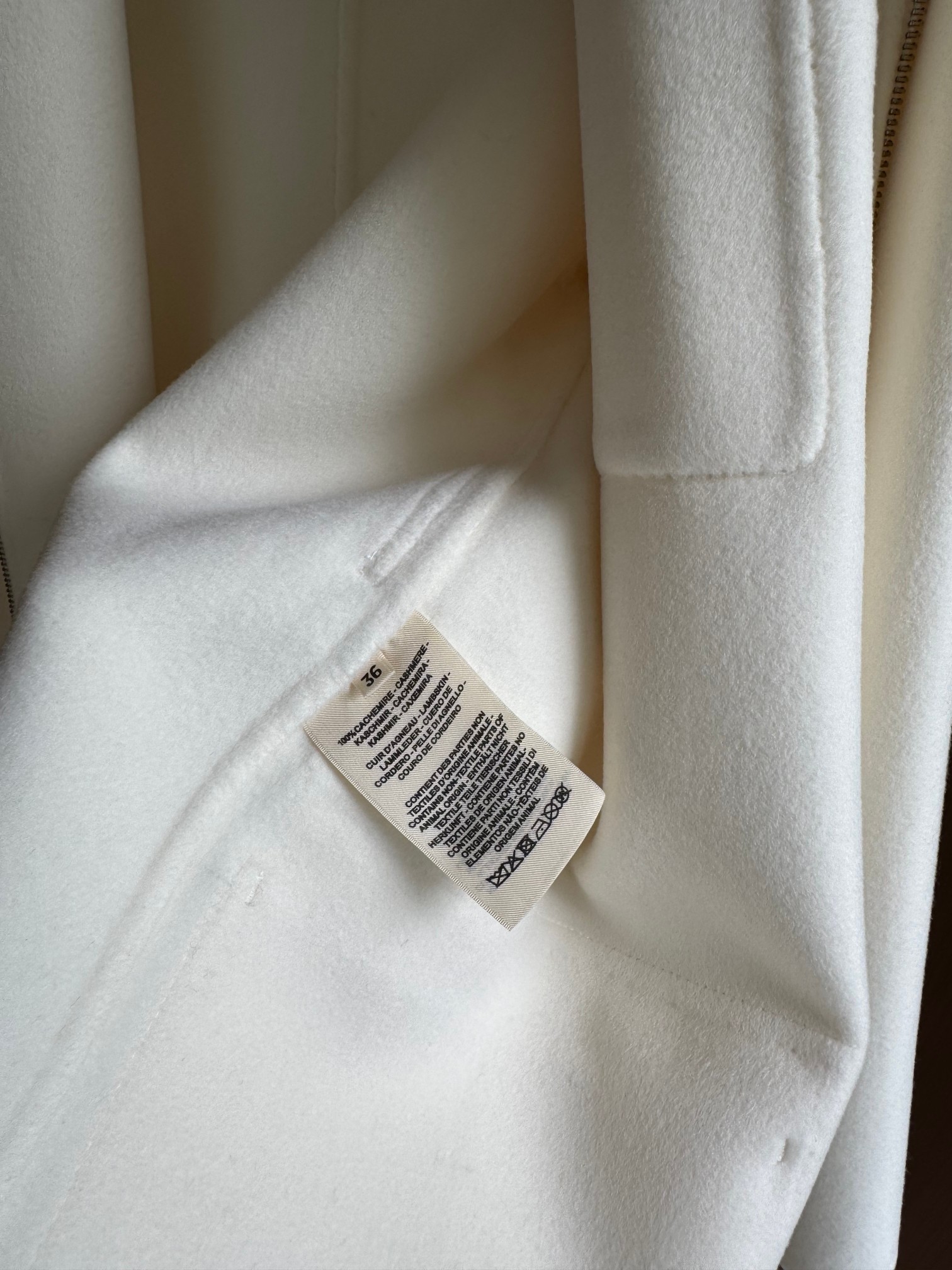 Elegant White Cashmere Coat with Zipper Closure | Luxurious & Comfortable 10 a1756628928719 5478