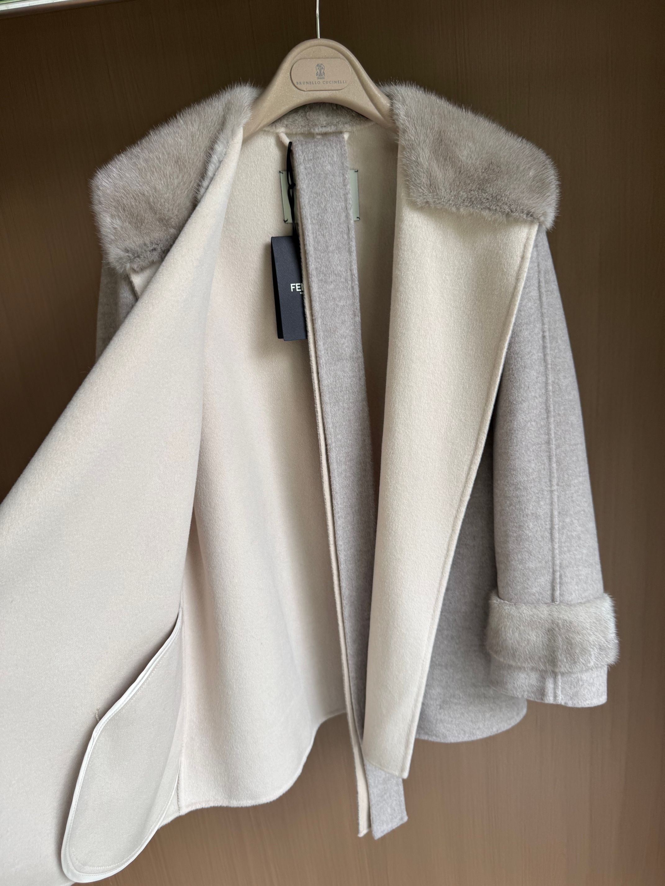 Elegant Two-Tone Cashmere Coat with Mink Fur Collar and Cuffs - Oatmeal Grey 4 a1756698018853 6136