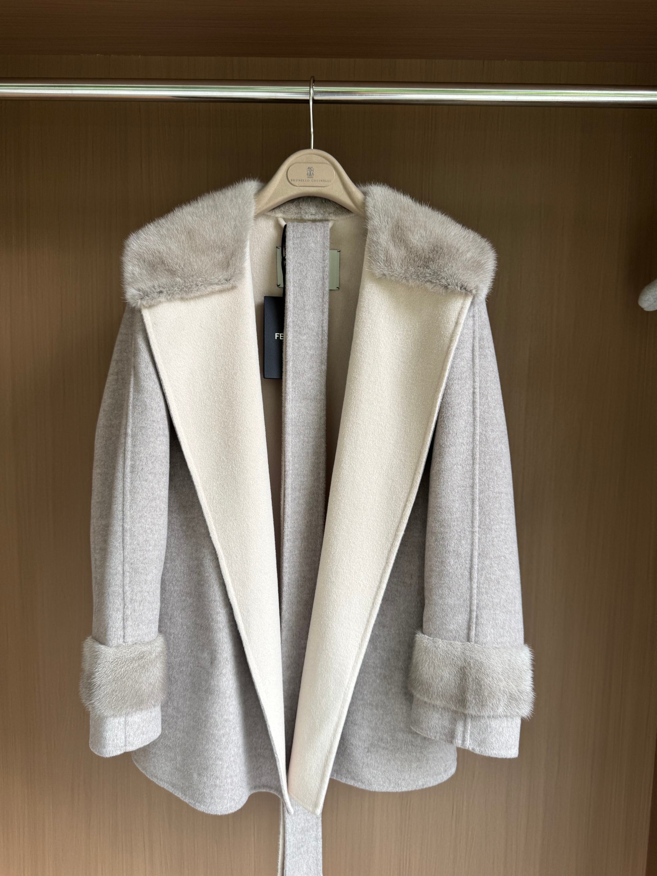Elegant Two-Tone Cashmere Coat with Mink Fur Collar and Cuffs - Oatmeal Grey 3 a1756698019075 0320