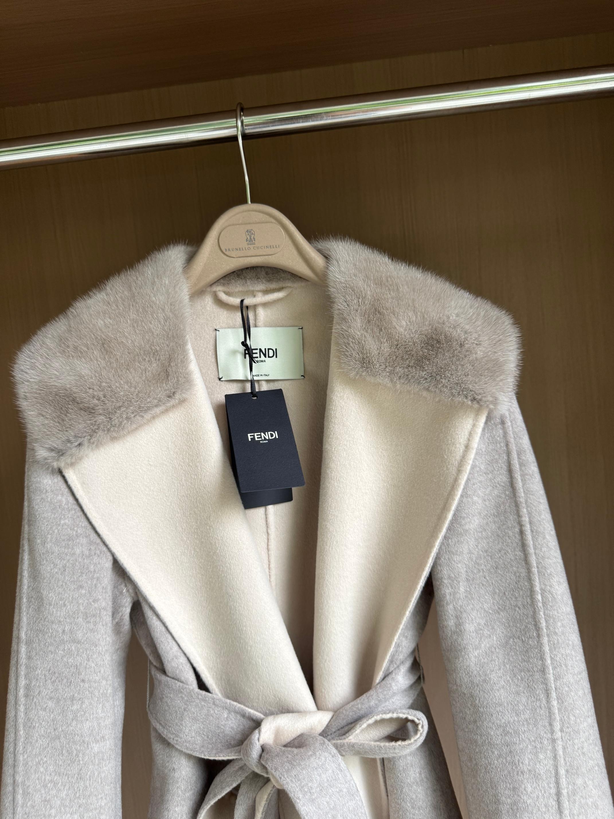 Elegant Two-Tone Cashmere Coat with Mink Fur Collar and Cuffs - Oatmeal Grey 5 a1756698019525 0166