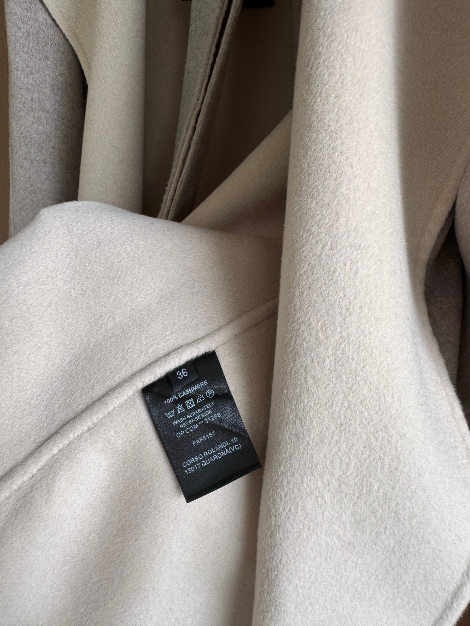 Elegant Two-Tone Cashmere Coat with Mink Fur Collar and Cuffs - Oatmeal Grey 10 a1756698022484 1474
