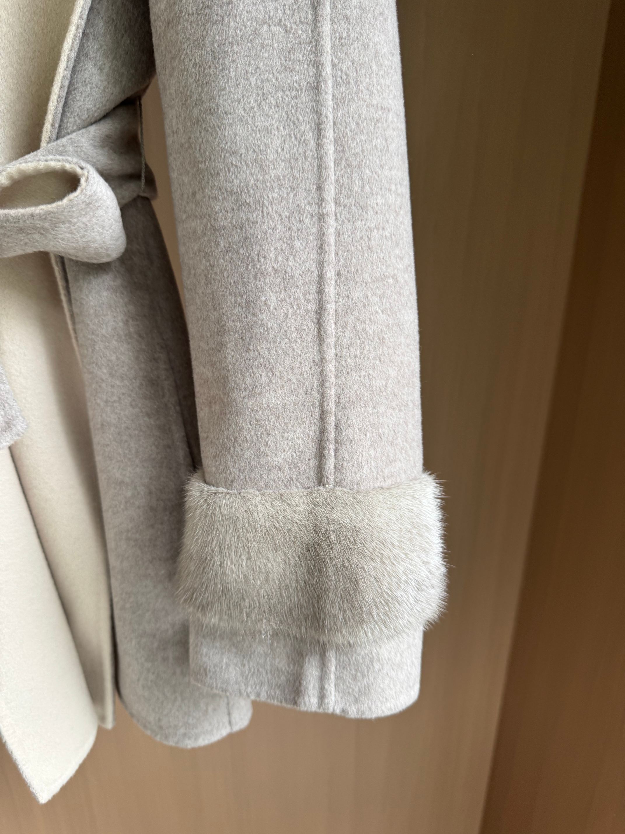 Elegant Two-Tone Cashmere Coat with Mink Fur Collar and Cuffs - Oatmeal Grey 8 a1756698022742 5884