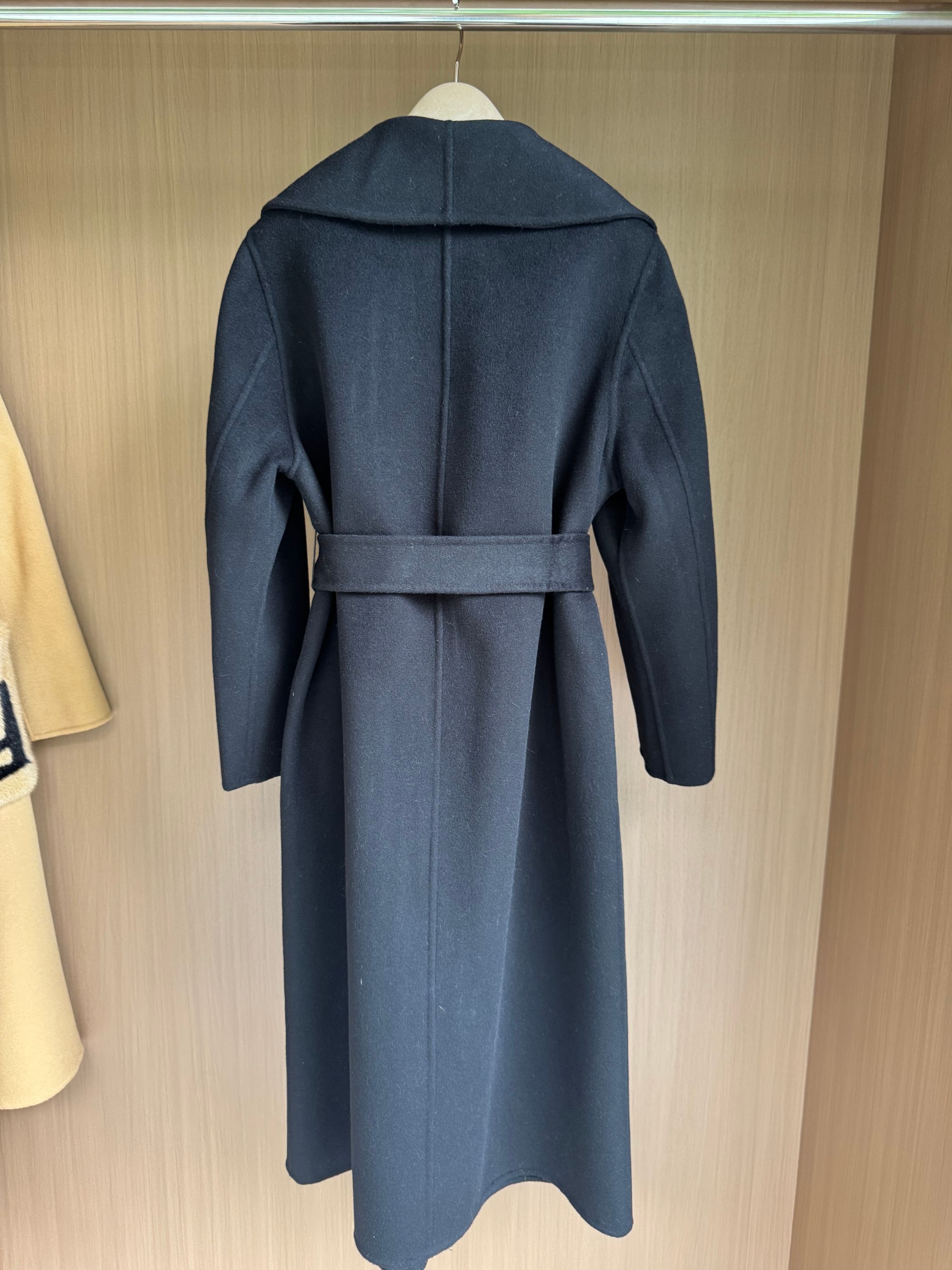 Elegant Cashmere Coat with Mink Fur Pockets & Tie Waist - Classic Timeless Style 9 a1756702116058 5005