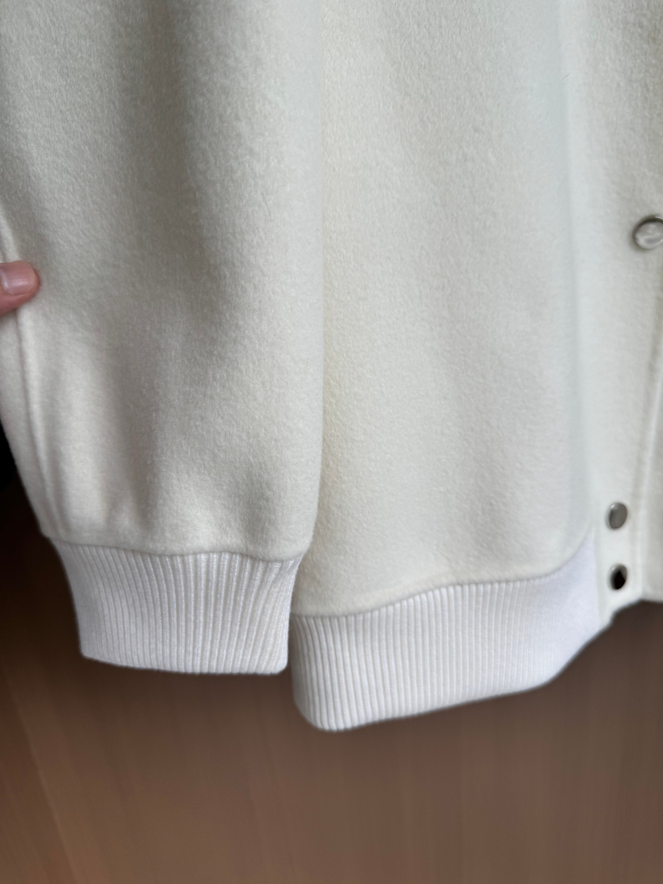 CLB Wool-Cashmere Baseball Jacket - Classic Style, Warm & Versatile 8 a1756704239928 3316