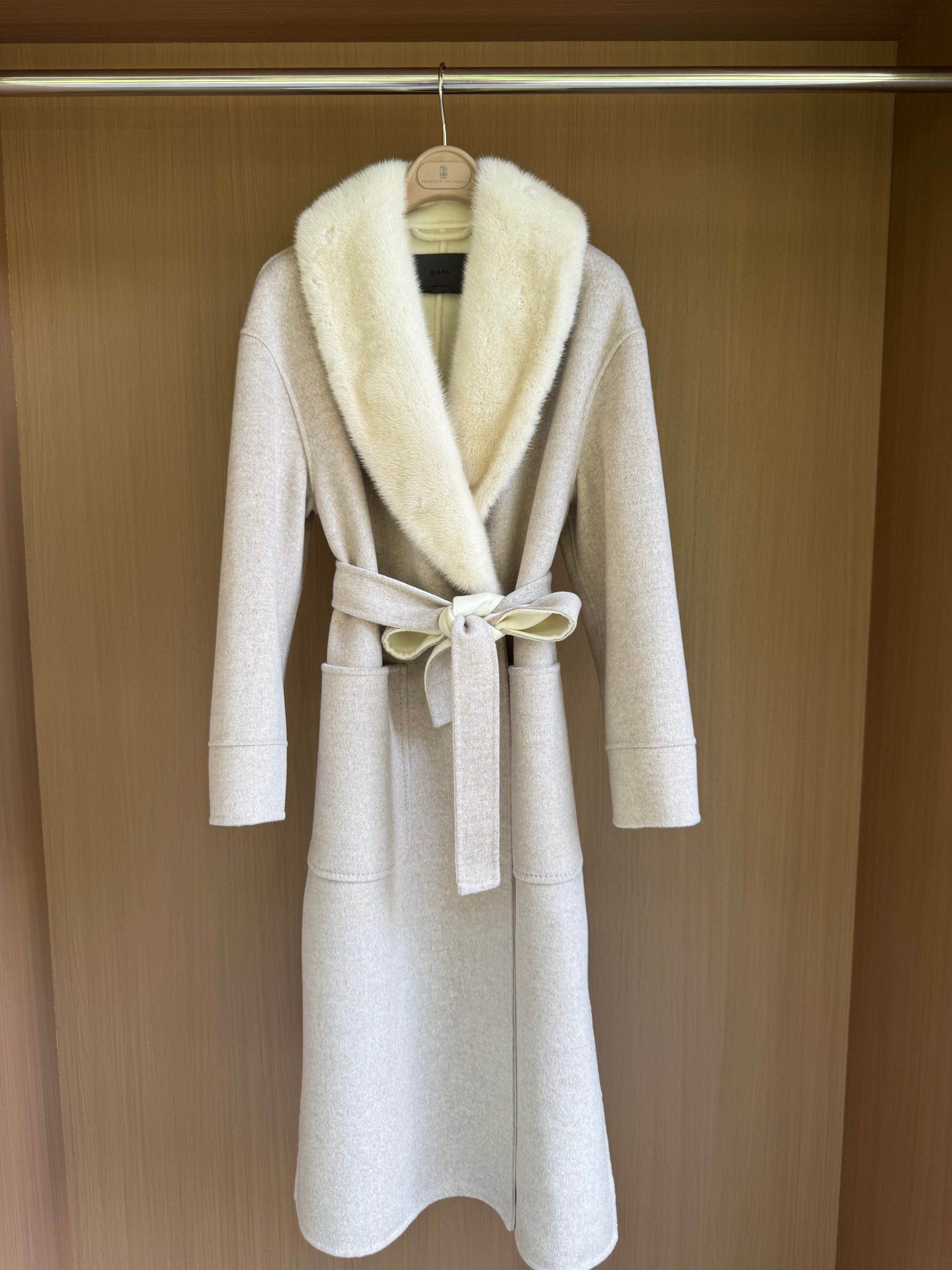 Elegant Mink Collar Cashmere Long Coat - Timeless Style & Luxurious Comfort 2 a1756799587015 4533