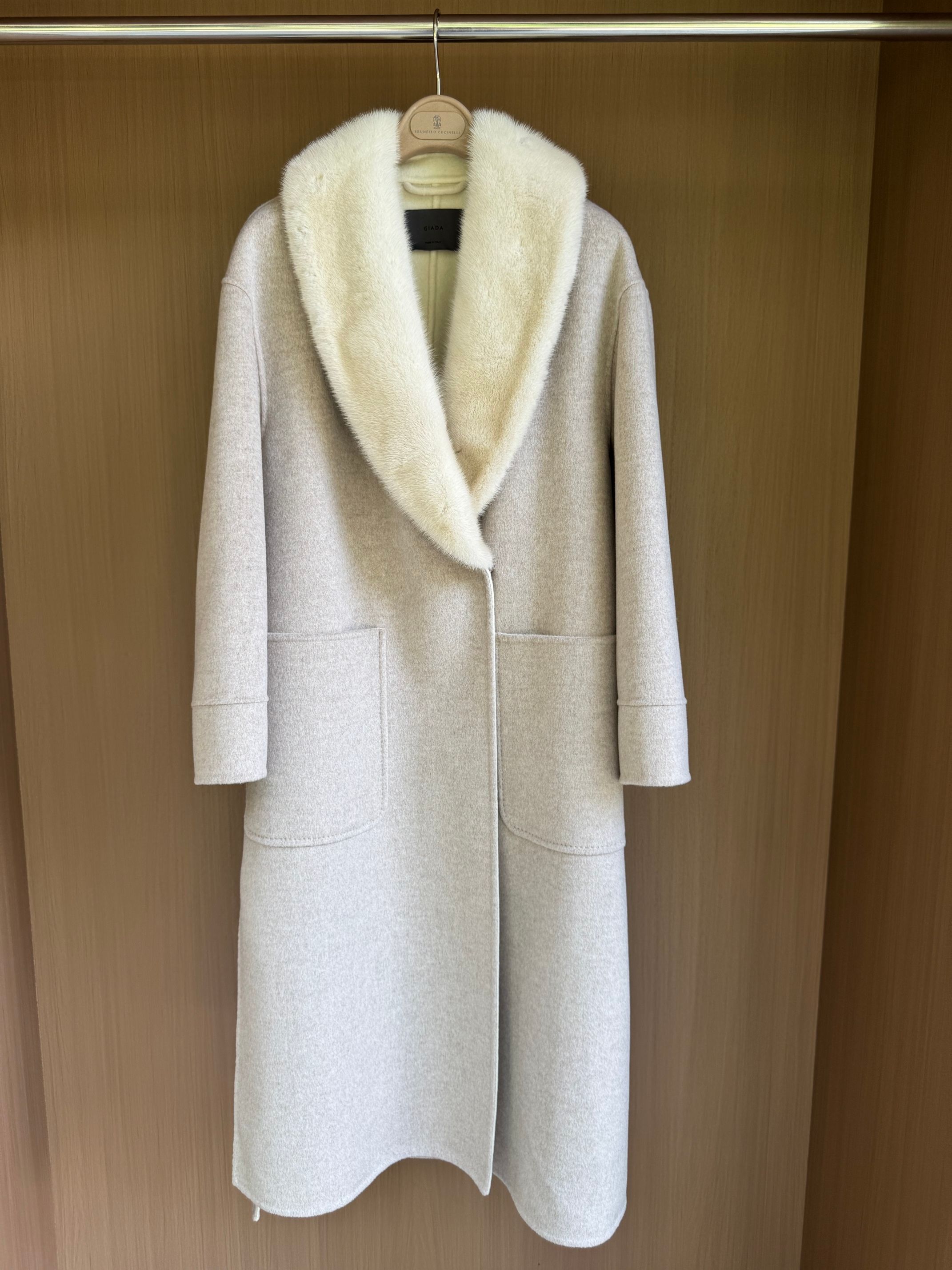 Elegant Mink Collar Cashmere Long Coat - Timeless Style & Luxurious Comfort 3 a1756799587107 5042