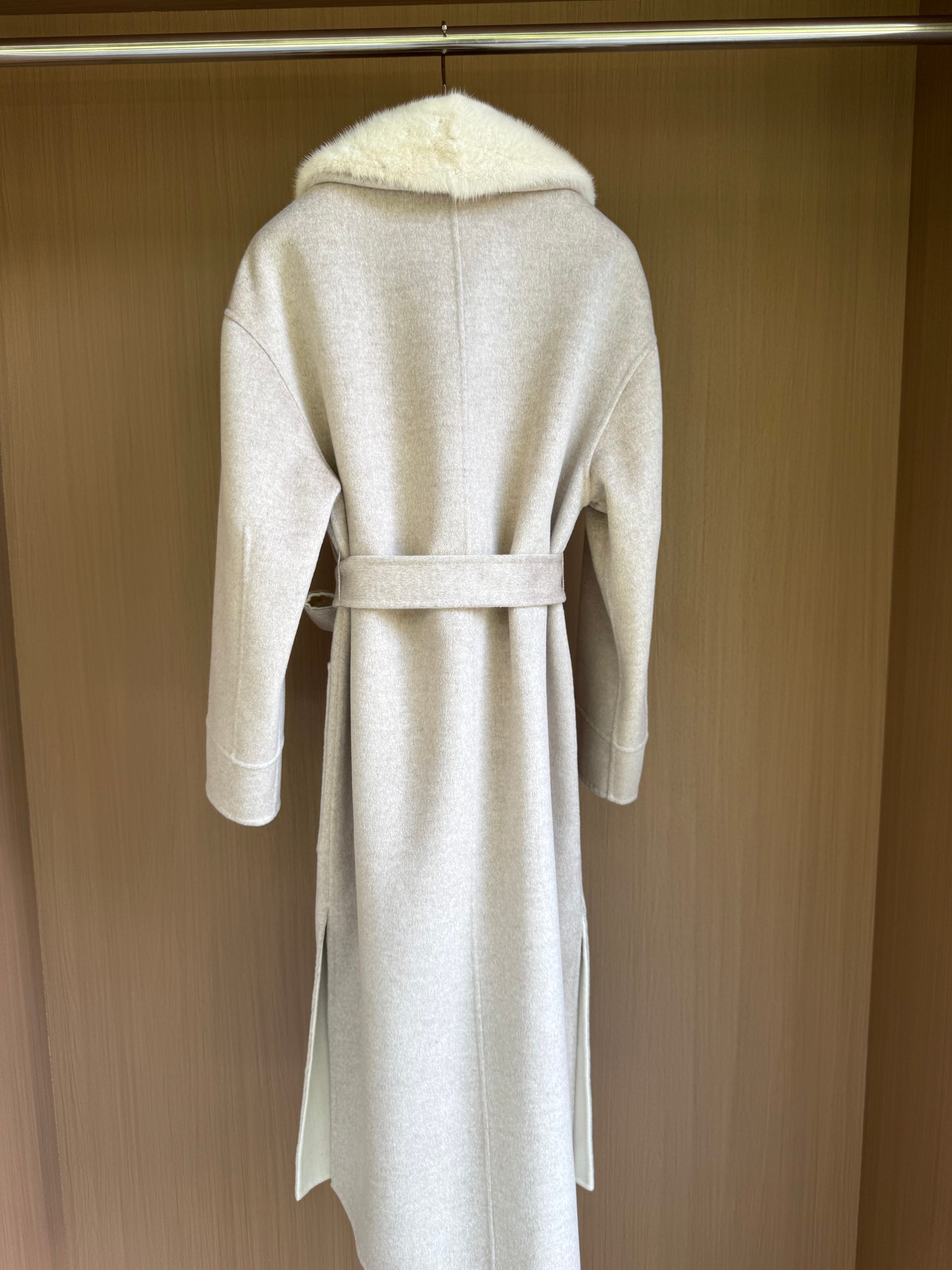 Elegant Mink Collar Cashmere Long Coat - Timeless Style & Luxurious Comfort 9 a1756799591458 6686