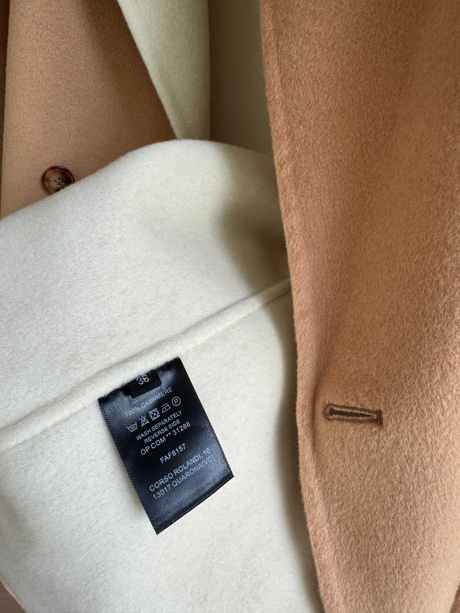 Elegant Two-Tone Cashmere Coat: Classic Double-Breasted Design 10 a1756800269219 3788