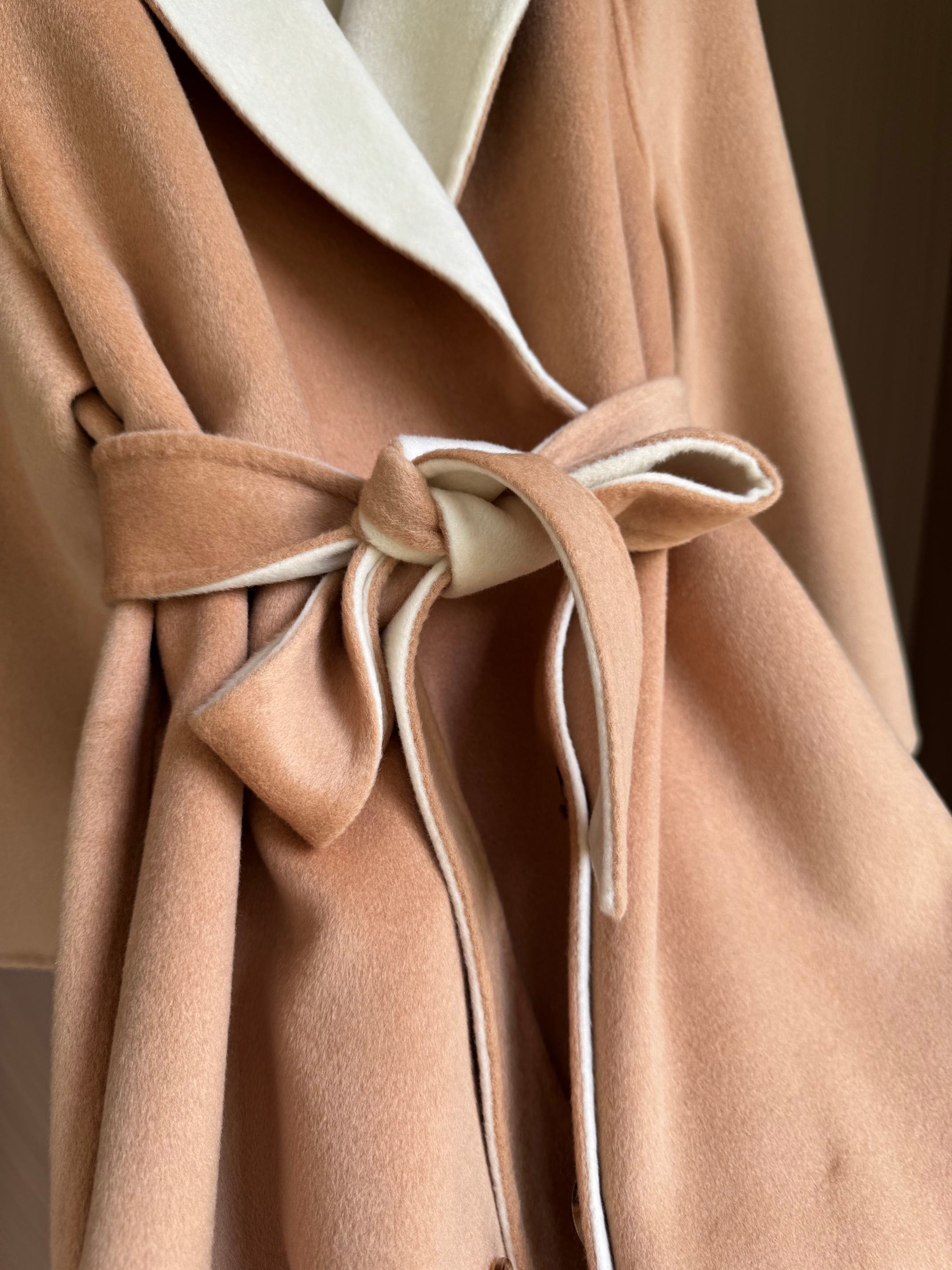Elegant Two-Tone Cashmere Coat: Classic Double-Breasted Design 8 a1756800269568 4112
