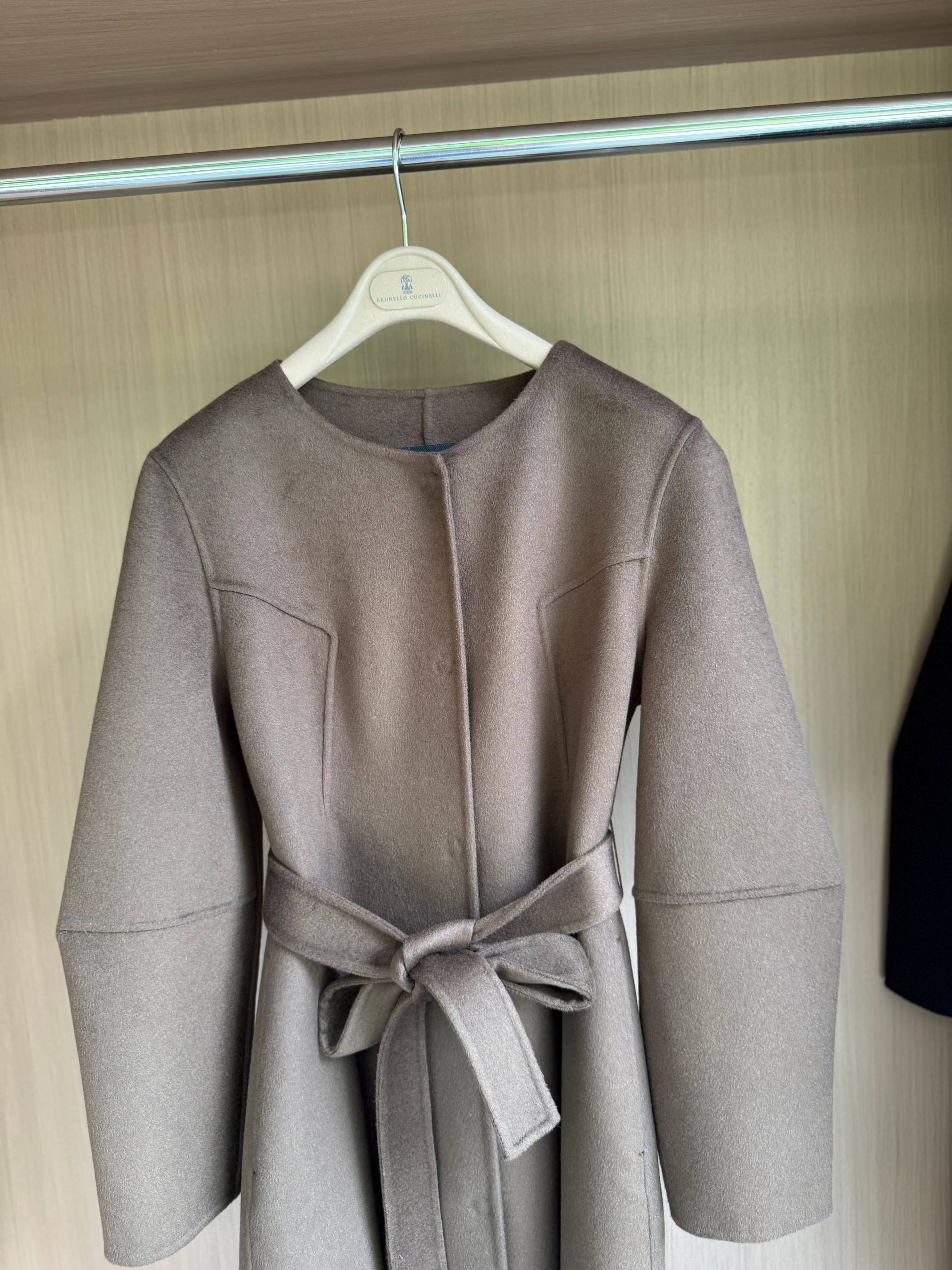 Elegant Brown Cashmere Overcoat Dress with Lamb Leg Sleeves, Hepburn Style 4 a1756803207806 5472
