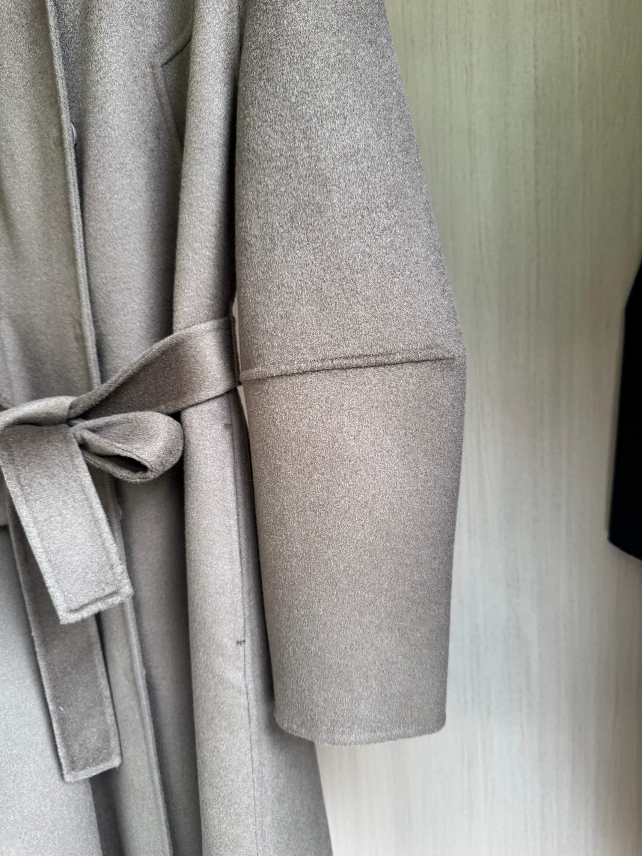Elegant Brown Cashmere Overcoat Dress with Lamb Leg Sleeves, Hepburn Style 7 a1756803213060 2182