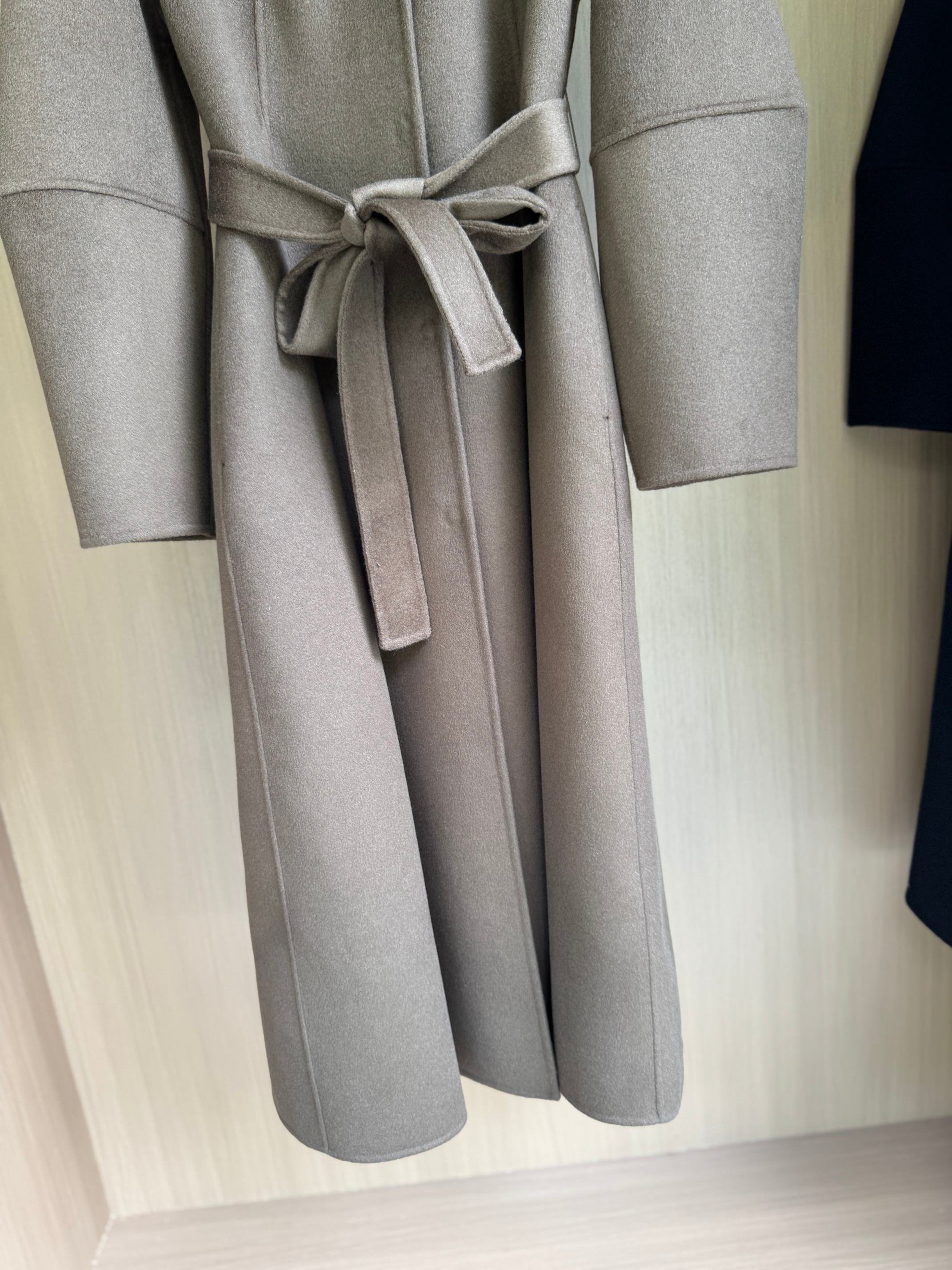 Elegant Brown Cashmere Overcoat Dress with Lamb Leg Sleeves, Hepburn Style 8 a1756803213112 0340