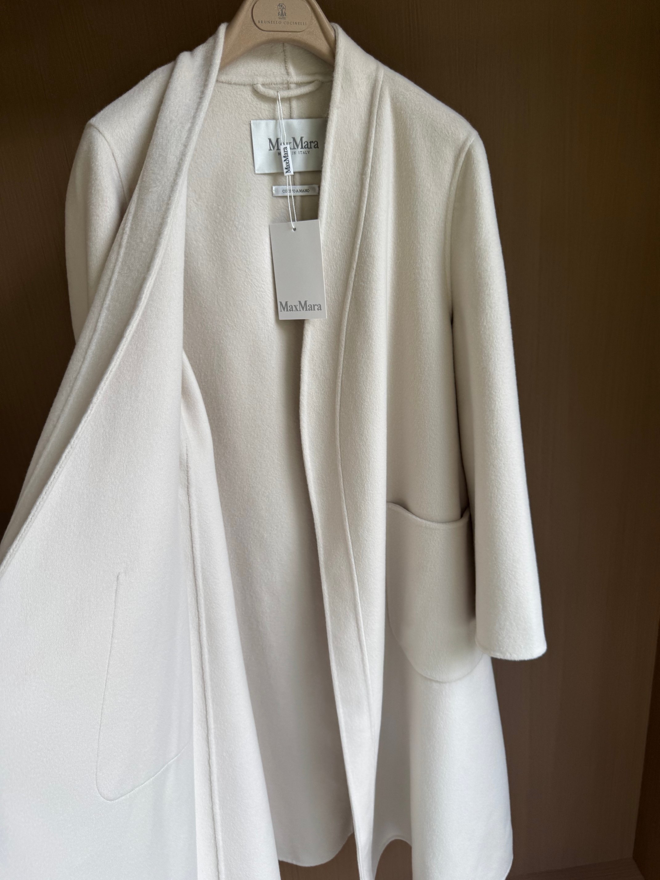 Elegant Wool-Cashmere Blend Coat with Y-Neck and Patch Pocket 4 a1756877608099 1882