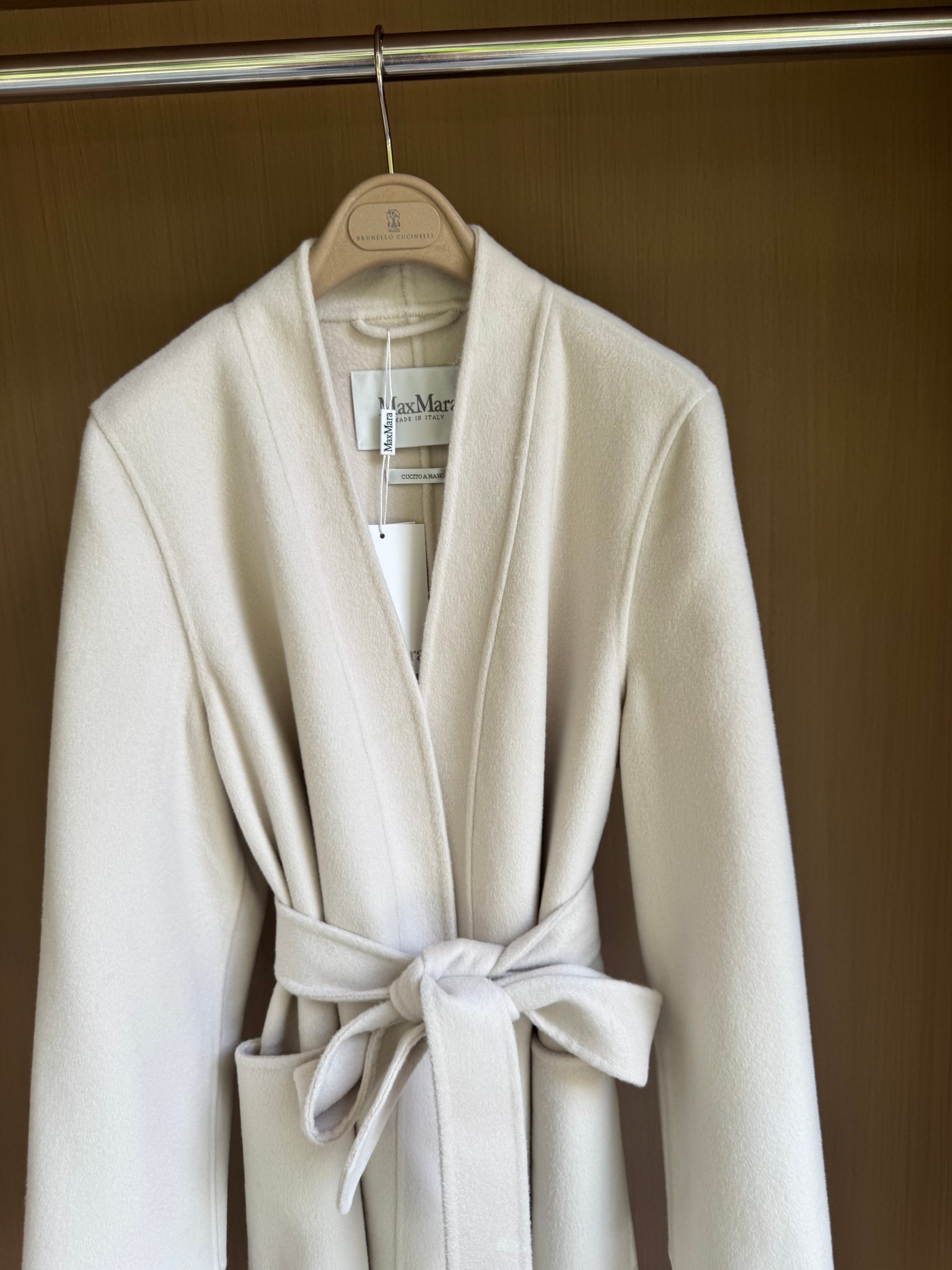 Elegant Wool-Cashmere Blend Coat with Y-Neck and Patch Pocket 5 a1756877608117 0057