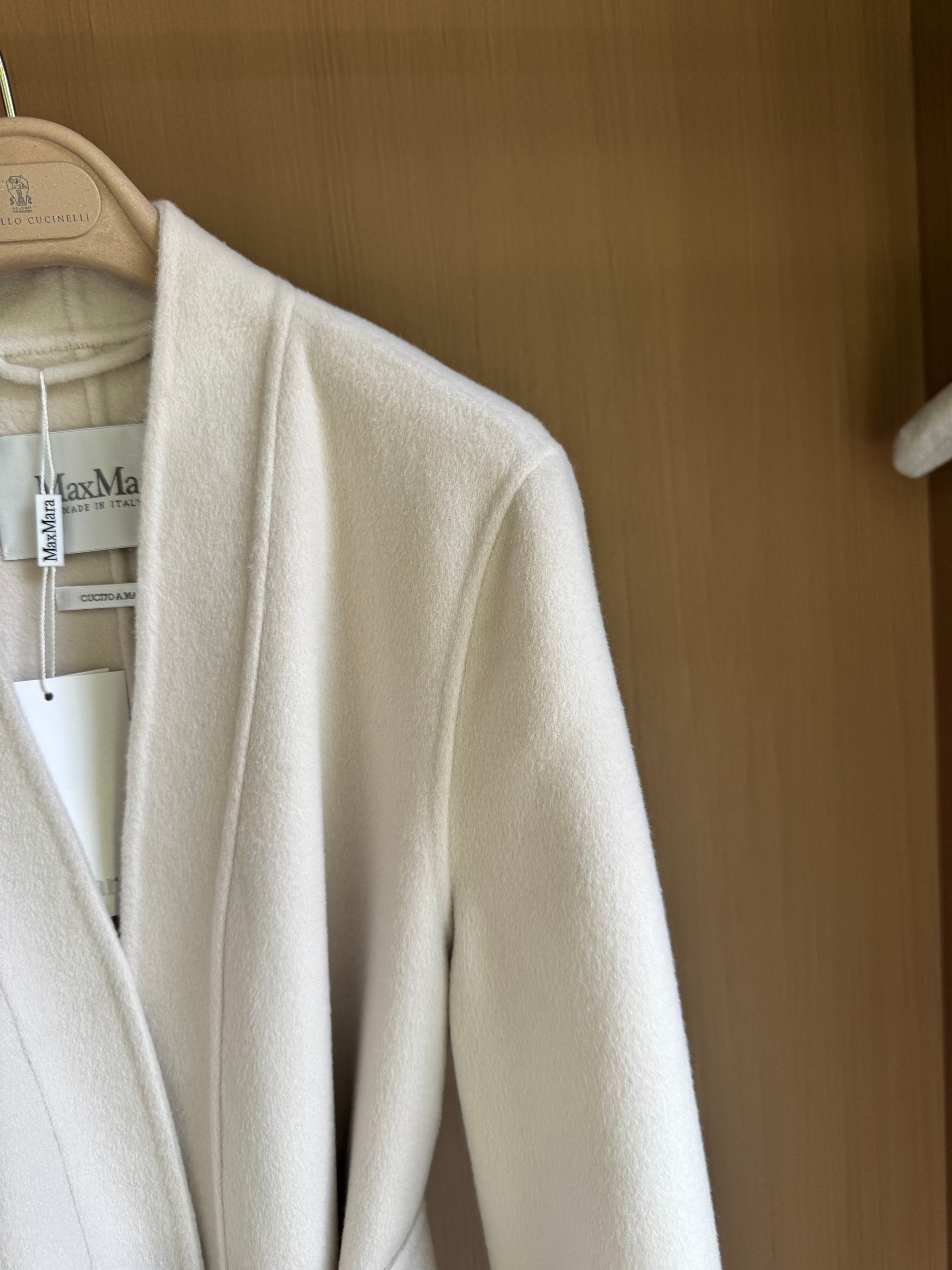 Elegant Wool-Cashmere Blend Coat with Y-Neck and Patch Pocket 6 a1756877608427 5305