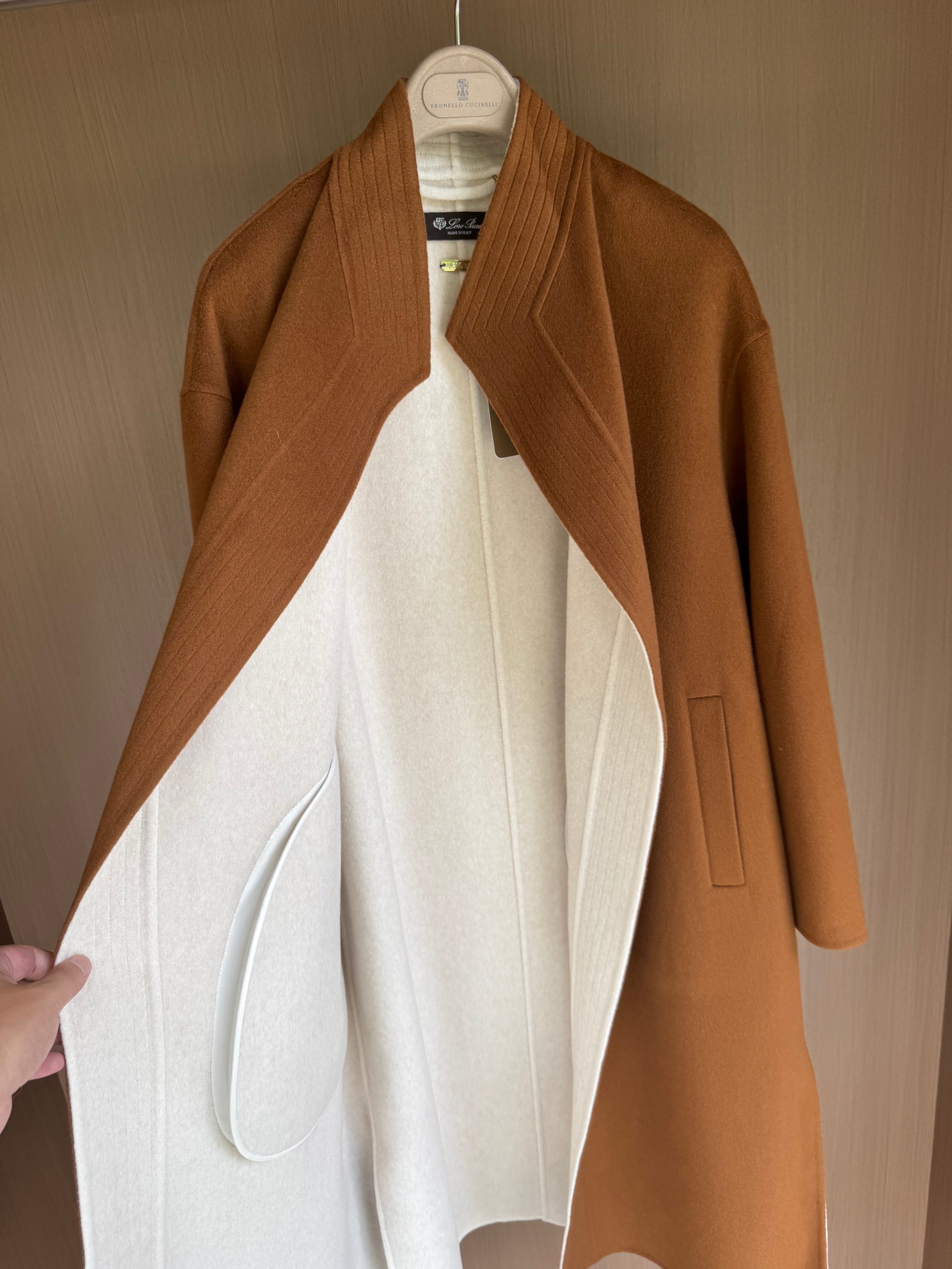 Luxurious Double-Faced Cashmere Coat with Belt - Elegant and Warm 3 a1757052326281 6315