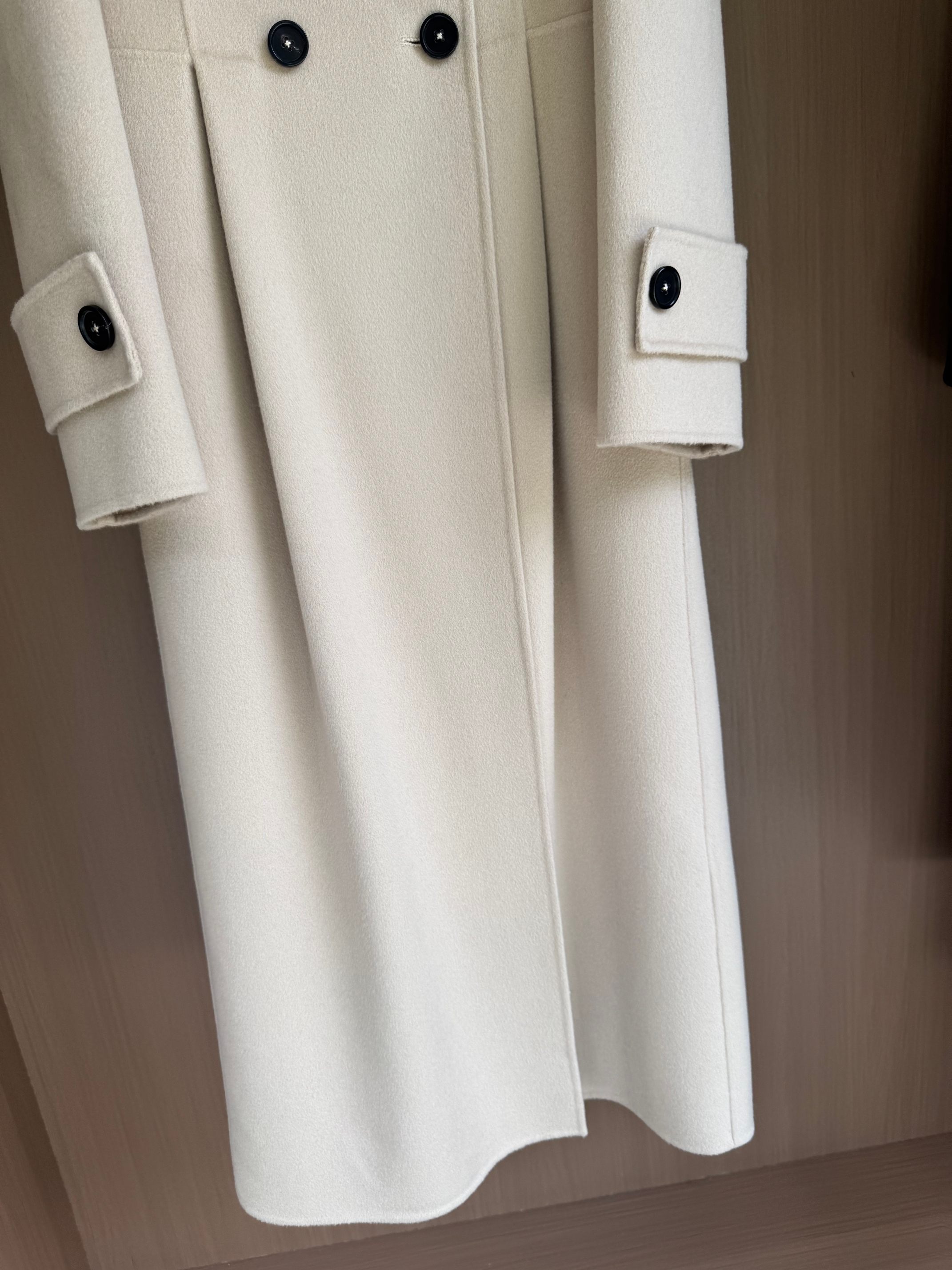 Elegant Double-Breasted Wool Coat with Belted Waist - Runway Inspired 9 a1757146001160 7174
