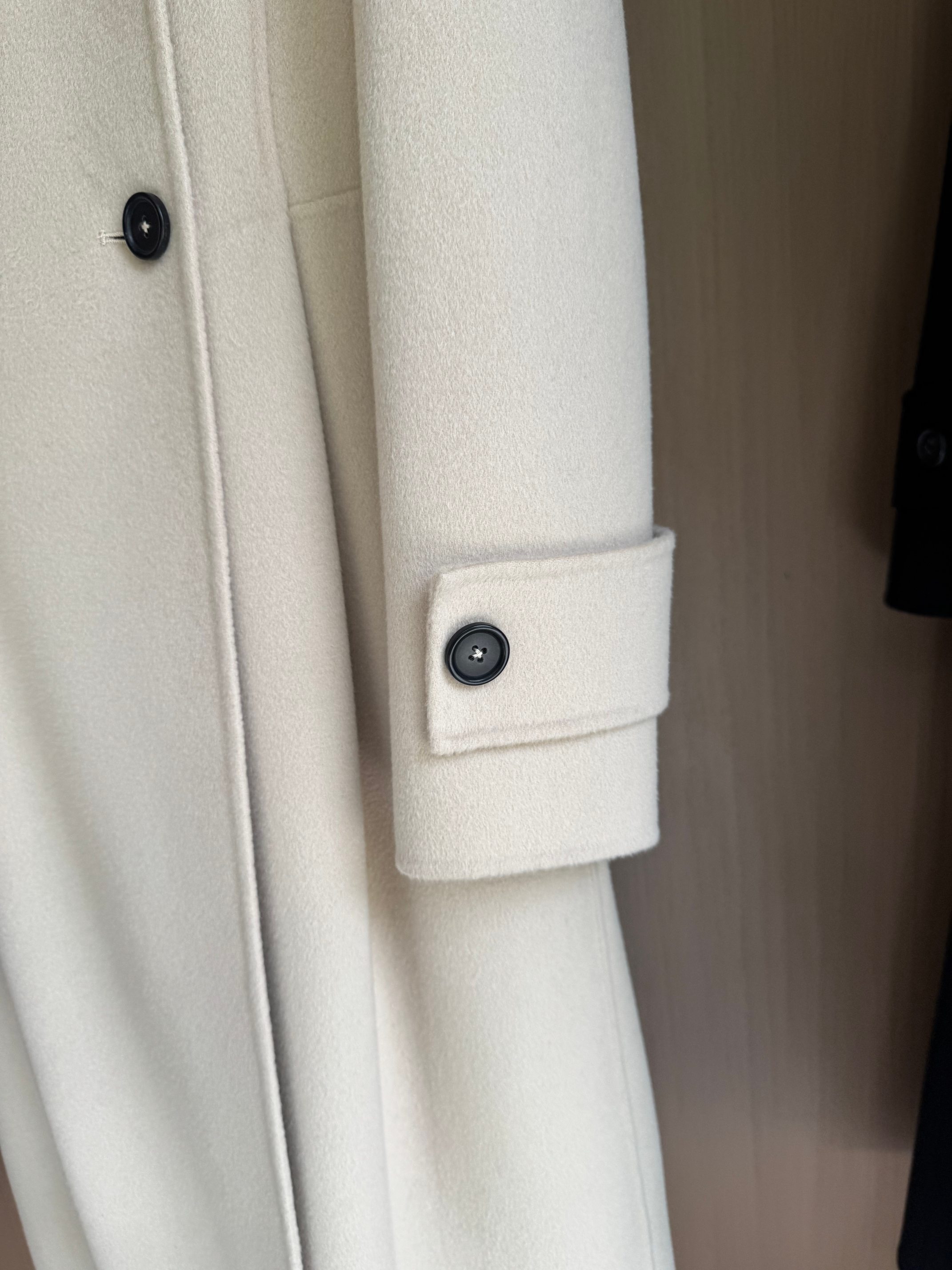 Elegant Double-Breasted Wool Coat with Belted Waist - Runway Inspired 8 a1757146001166 0205