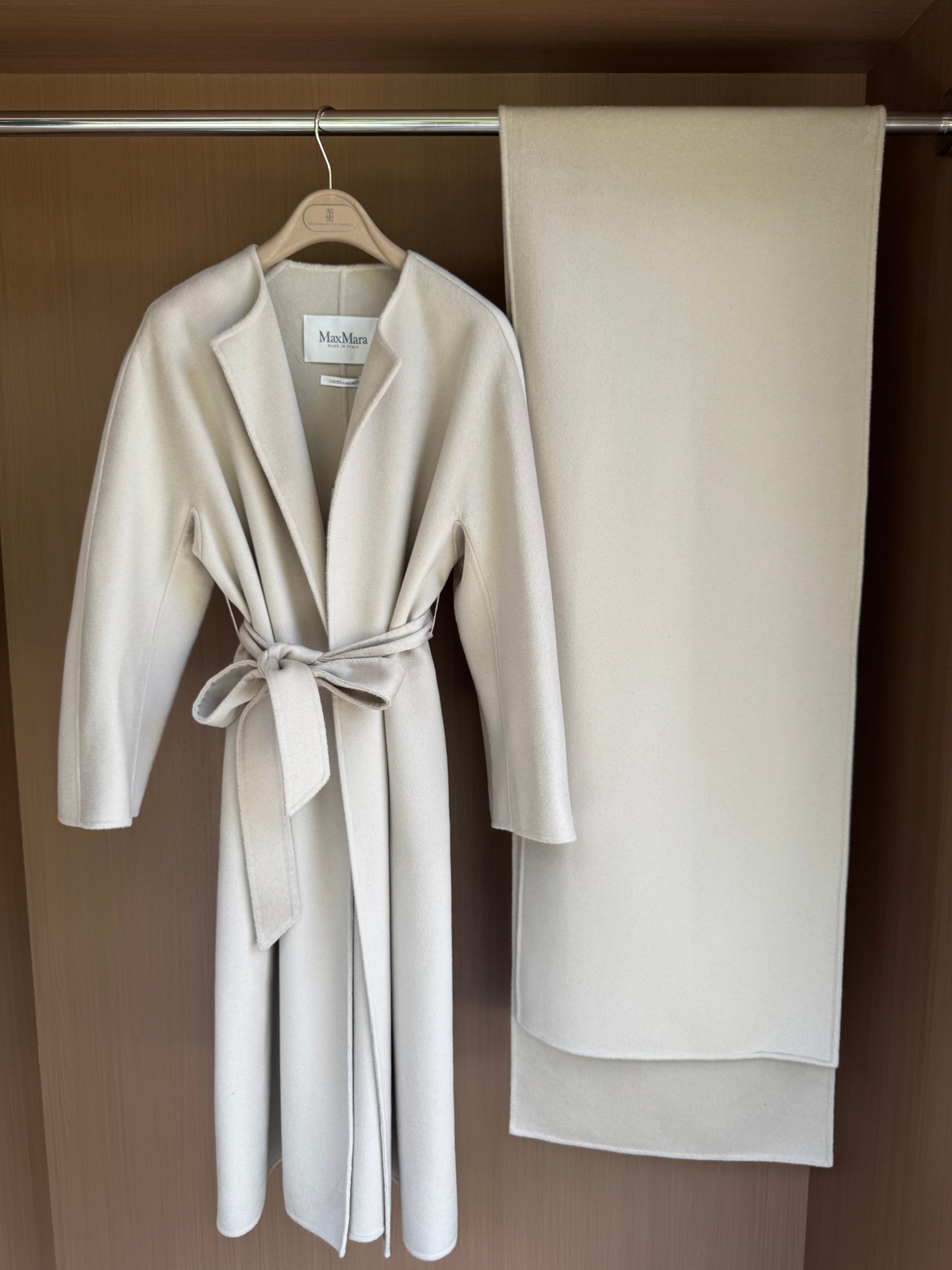 Elegant Wool-Cashmere Blend Cape Collar Coat - Versatile & Luxurious 4 a1757146896175 6353