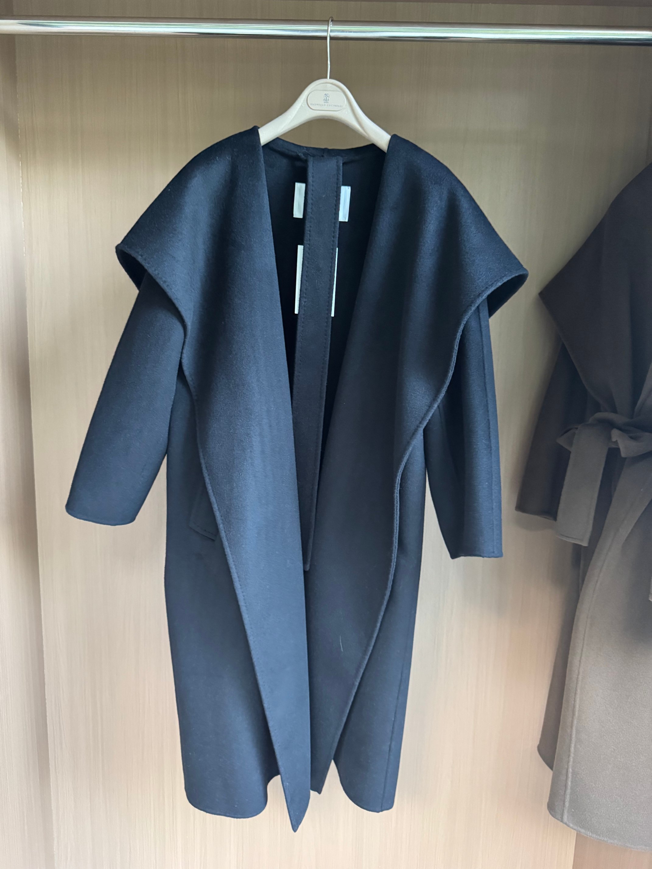 Elegant Pure Cashmere Overcoat with Oversized Lapel & Waist Belt - M Style 3 a1757225316119 4135