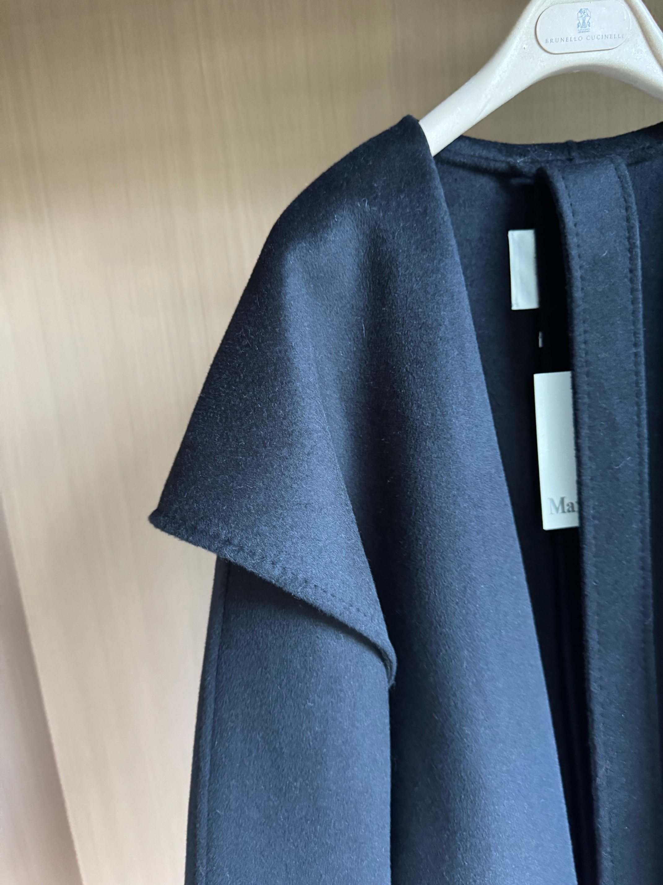 Elegant Pure Cashmere Overcoat with Oversized Lapel & Waist Belt - M Style 6 a1757225316192 1774