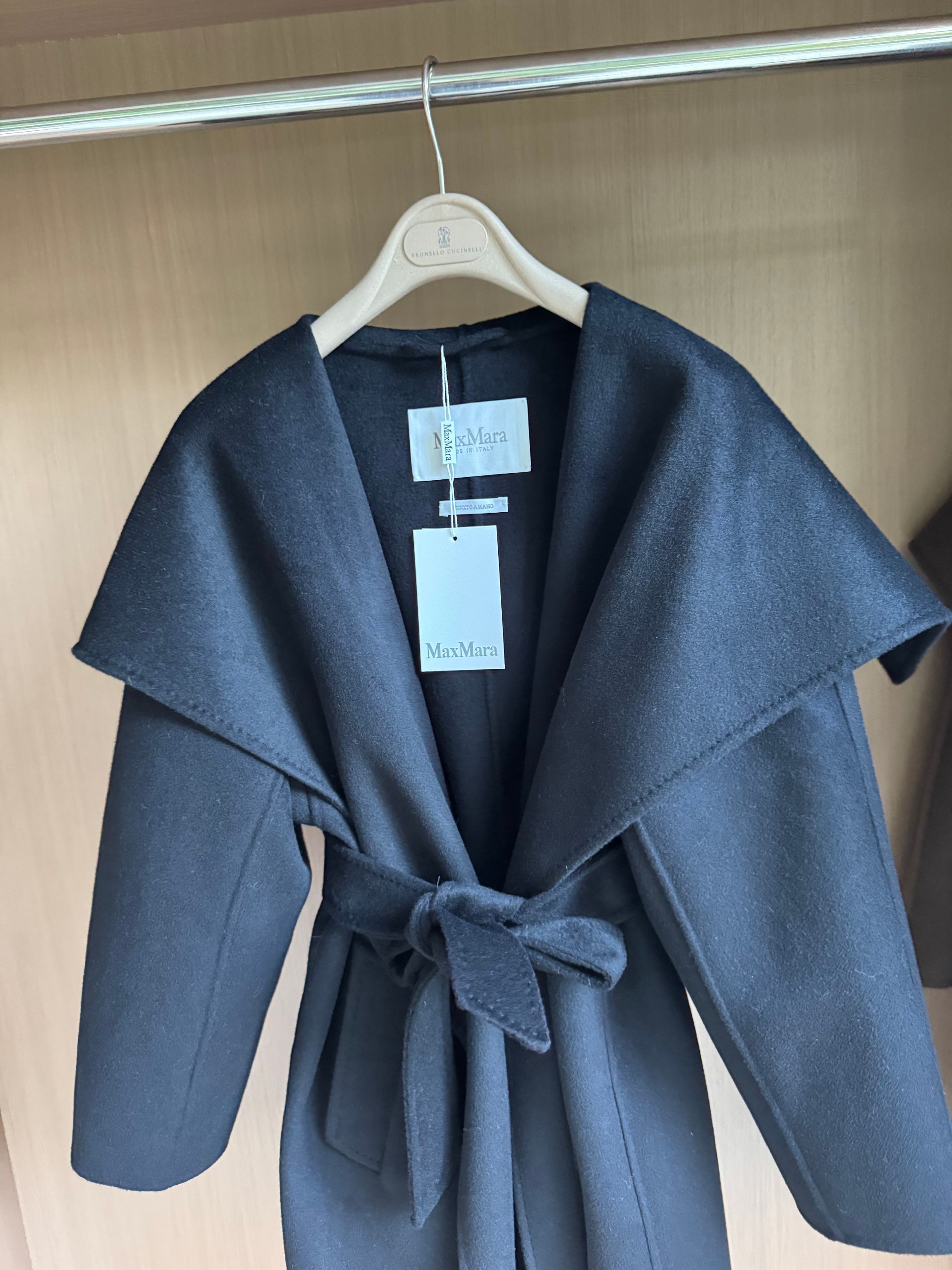 Elegant Pure Cashmere Overcoat with Oversized Lapel & Waist Belt - M Style 4 a1757225316539 1041