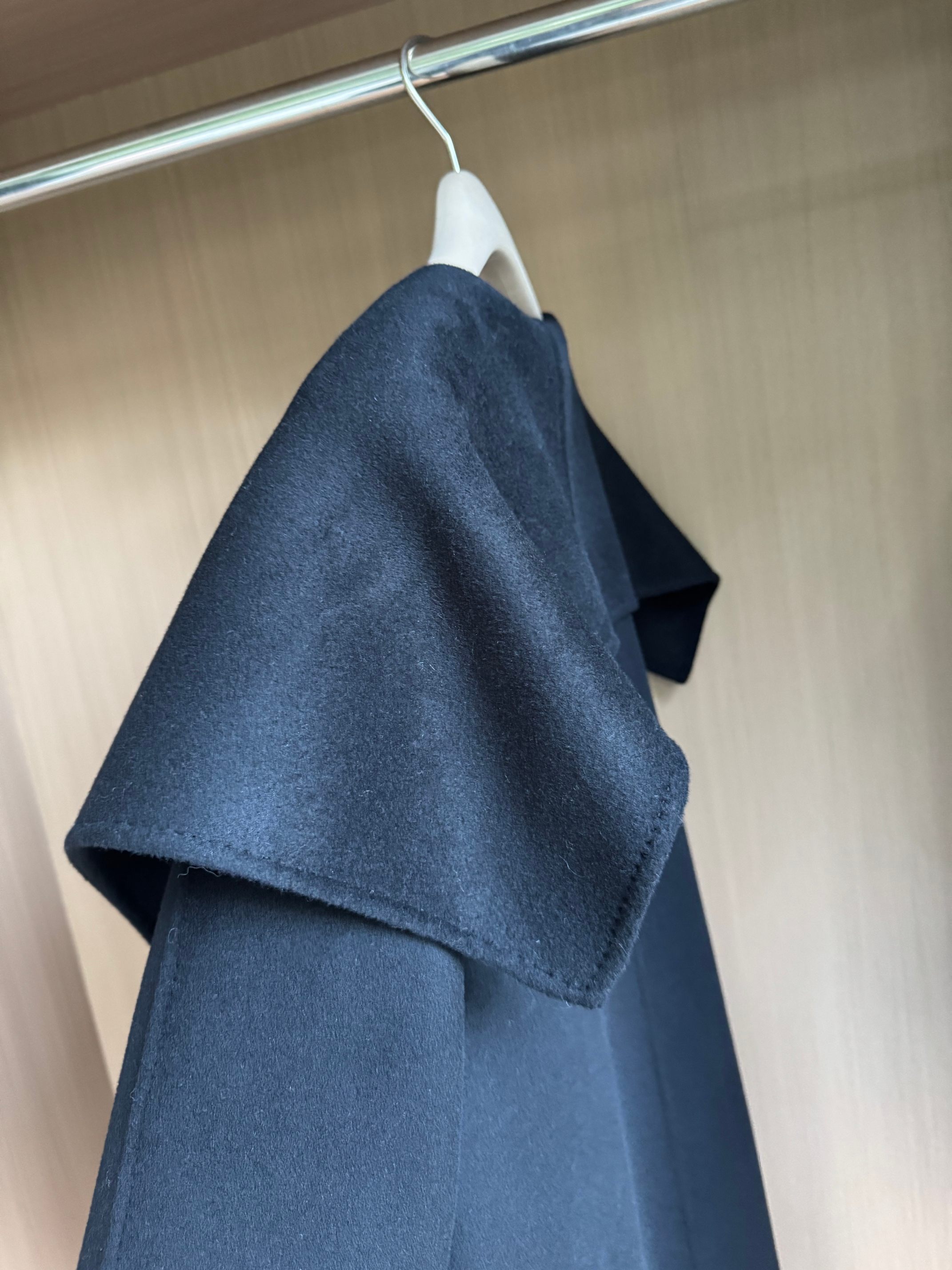 Elegant Pure Cashmere Overcoat with Oversized Lapel & Waist Belt - M Style 7 a1757225324756 6501