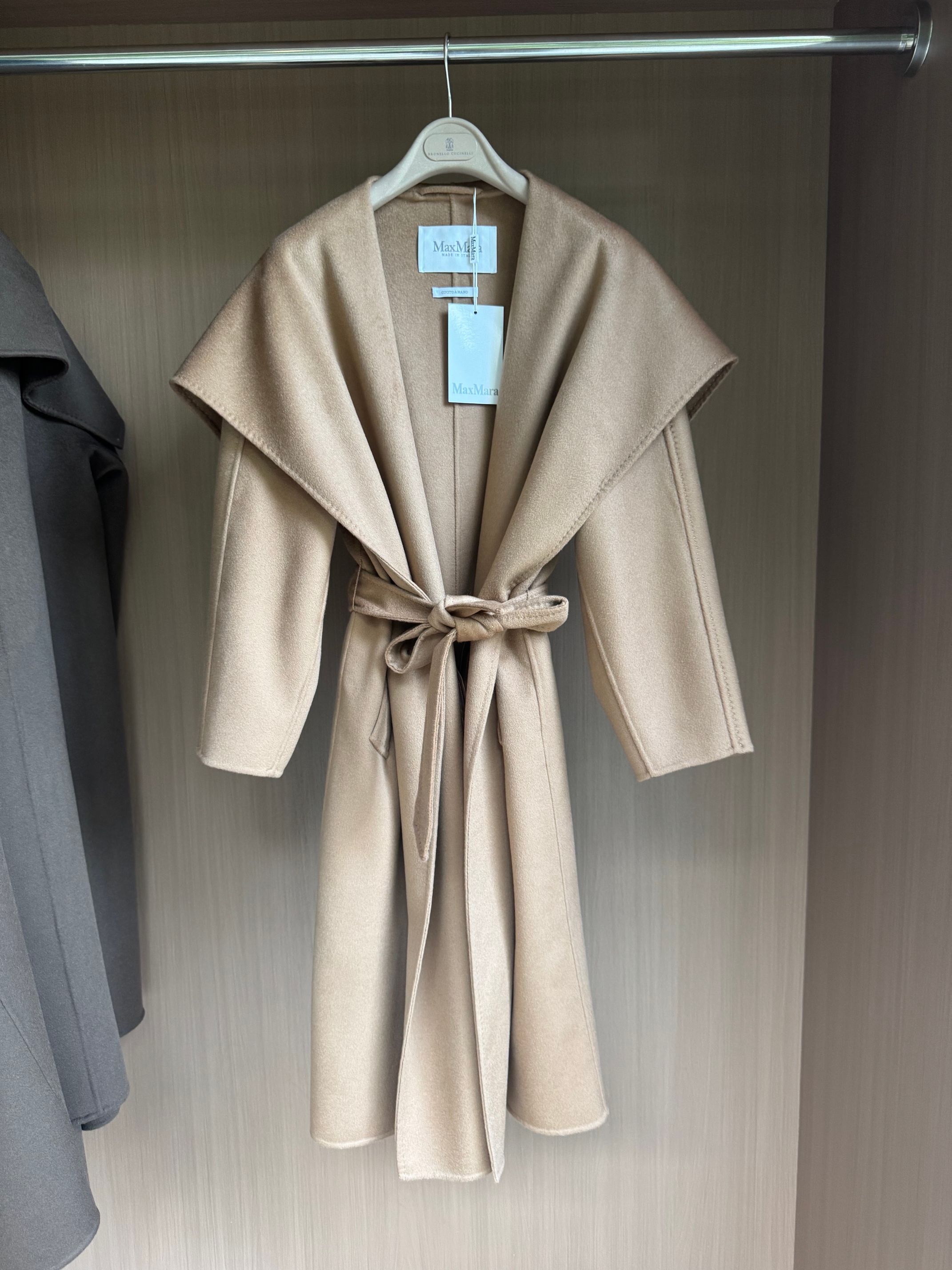 Elegant Pure Cashmere Overcoat with Oversized Lapel & Waist Belt – M Style