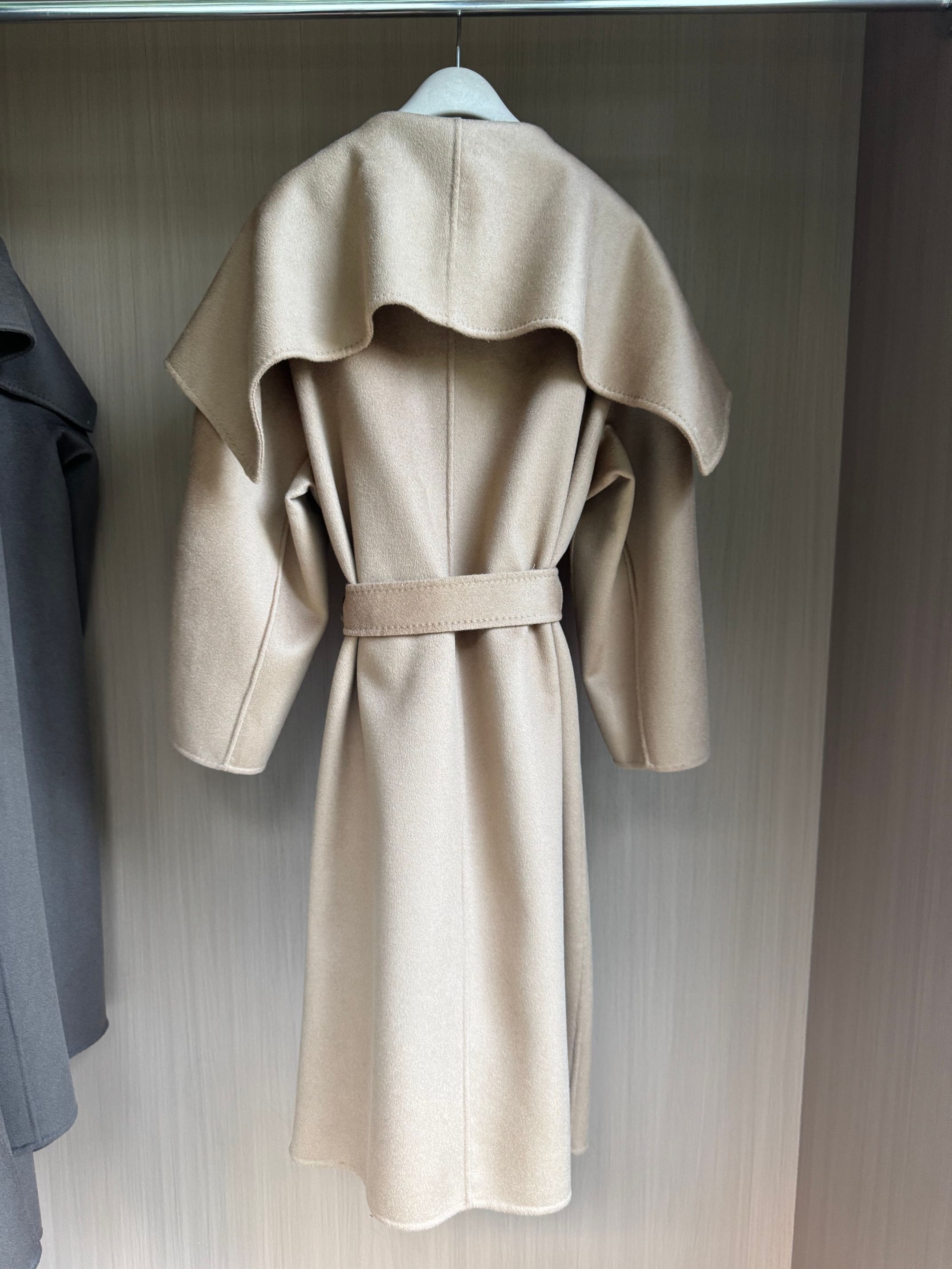 Elegant Pure Cashmere Overcoat with Oversized Lapel & Waist Belt - M Style 9 a1757225911644 3085