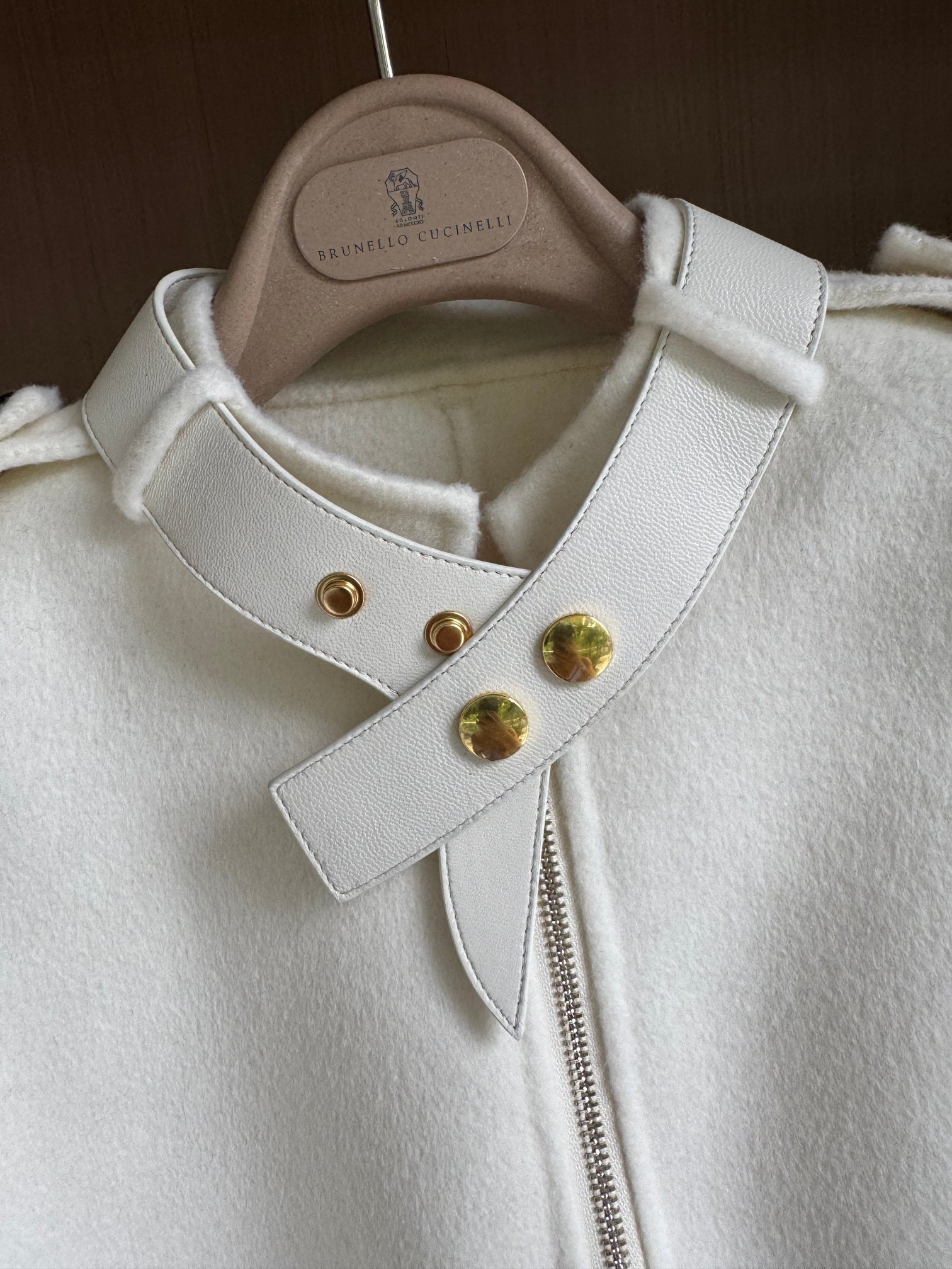 Louis Vuitton 2025 Wool-Cashmere Cape with Leather Collar - Elegant & Chic 5 a1757410026339 7328