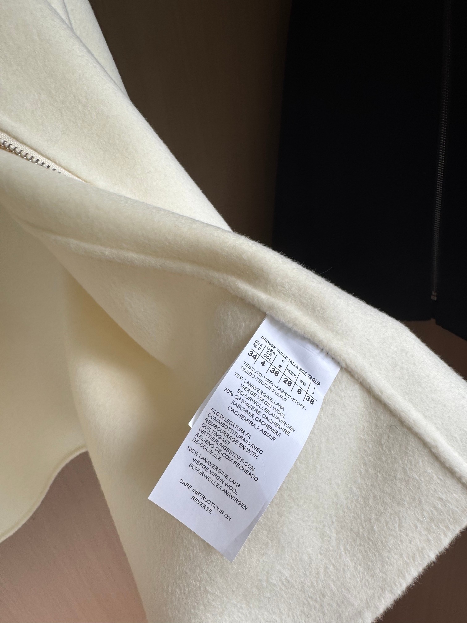 Louis Vuitton 2025 Wool-Cashmere Cape with Leather Collar - Elegant & Chic 8 a1757410029436 4231