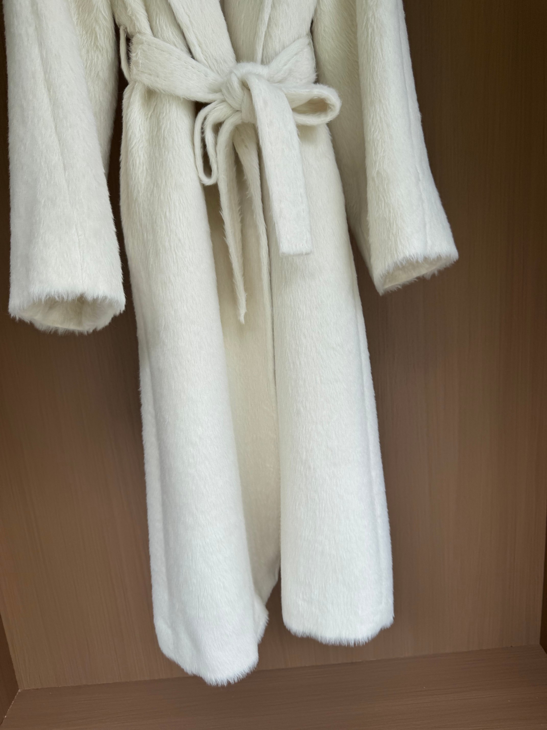 Elegant Alpaca Wool Coat with Belted Waist - Warm & Stylish Winter Essential 7 a1757491418948 4452