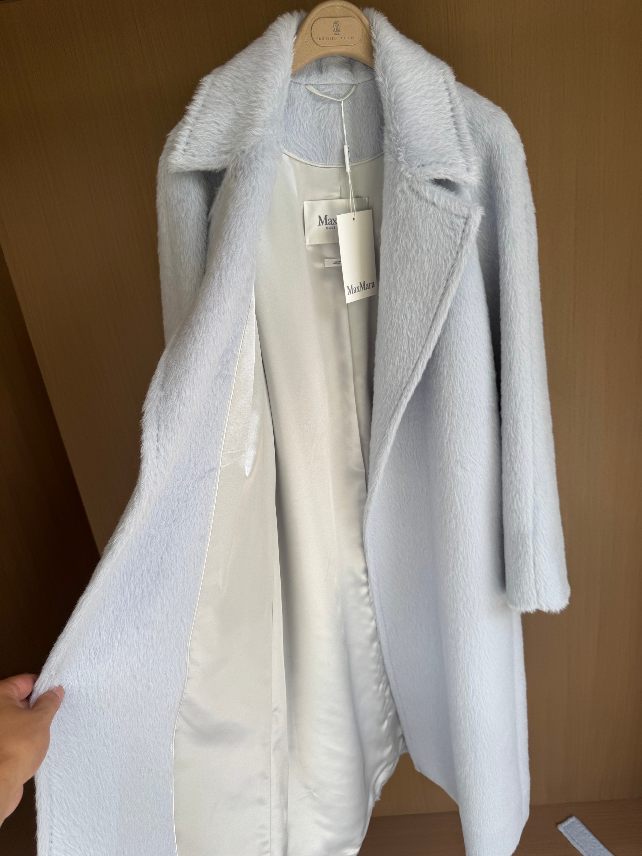 Elegant Alpaca Wool Coat: Warm, Stylish, and Timeless Winter Outerwear 4 a1757491973658 0684