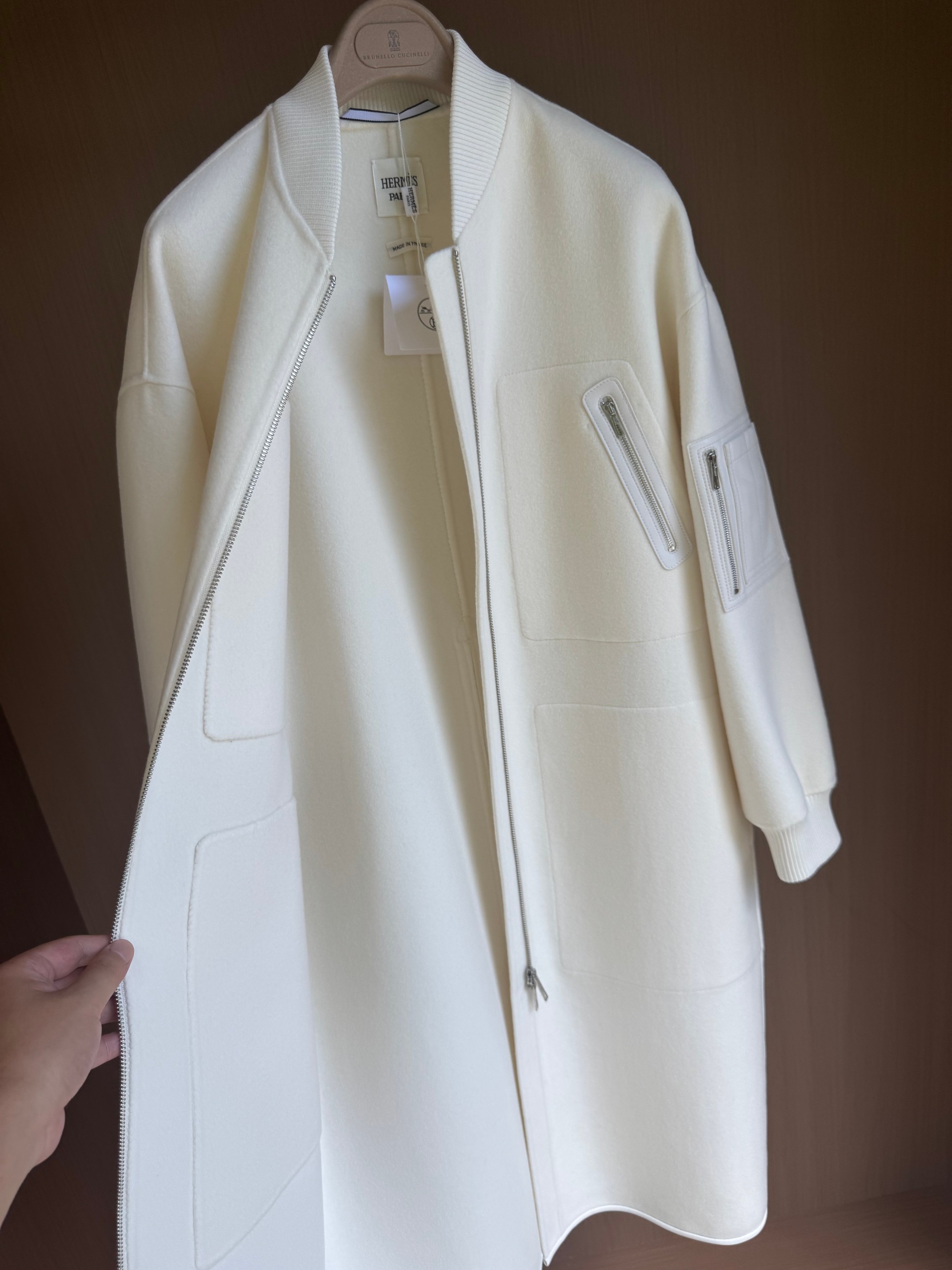 Elegant Wool-Cashmere Blend Coat with Zipper Pockets - Versatile & Timeless 3 a1758170371850 6564