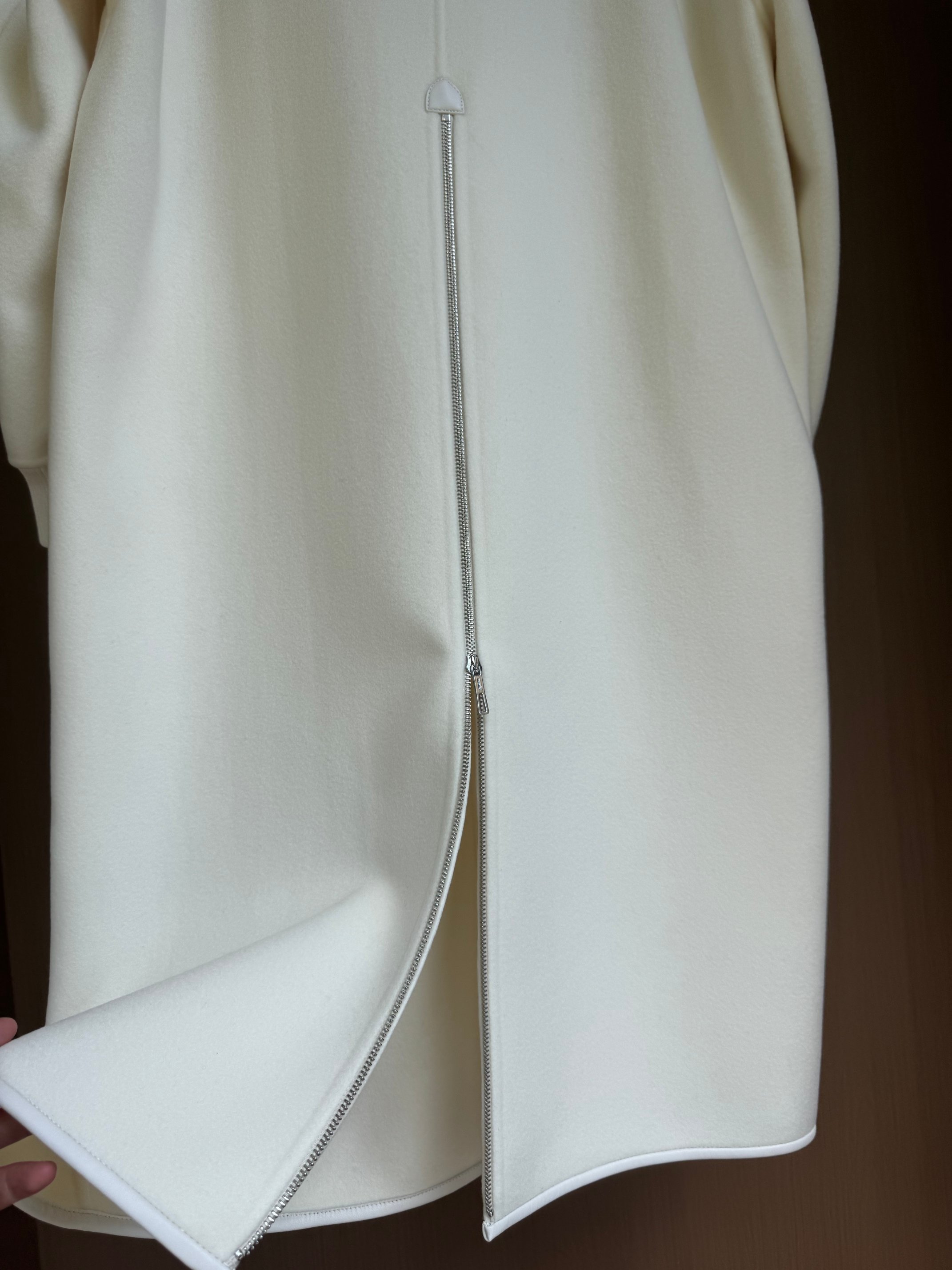 Elegant Wool-Cashmere Blend Coat with Zipper Pockets - Versatile & Timeless 9 a1758170371958 1364