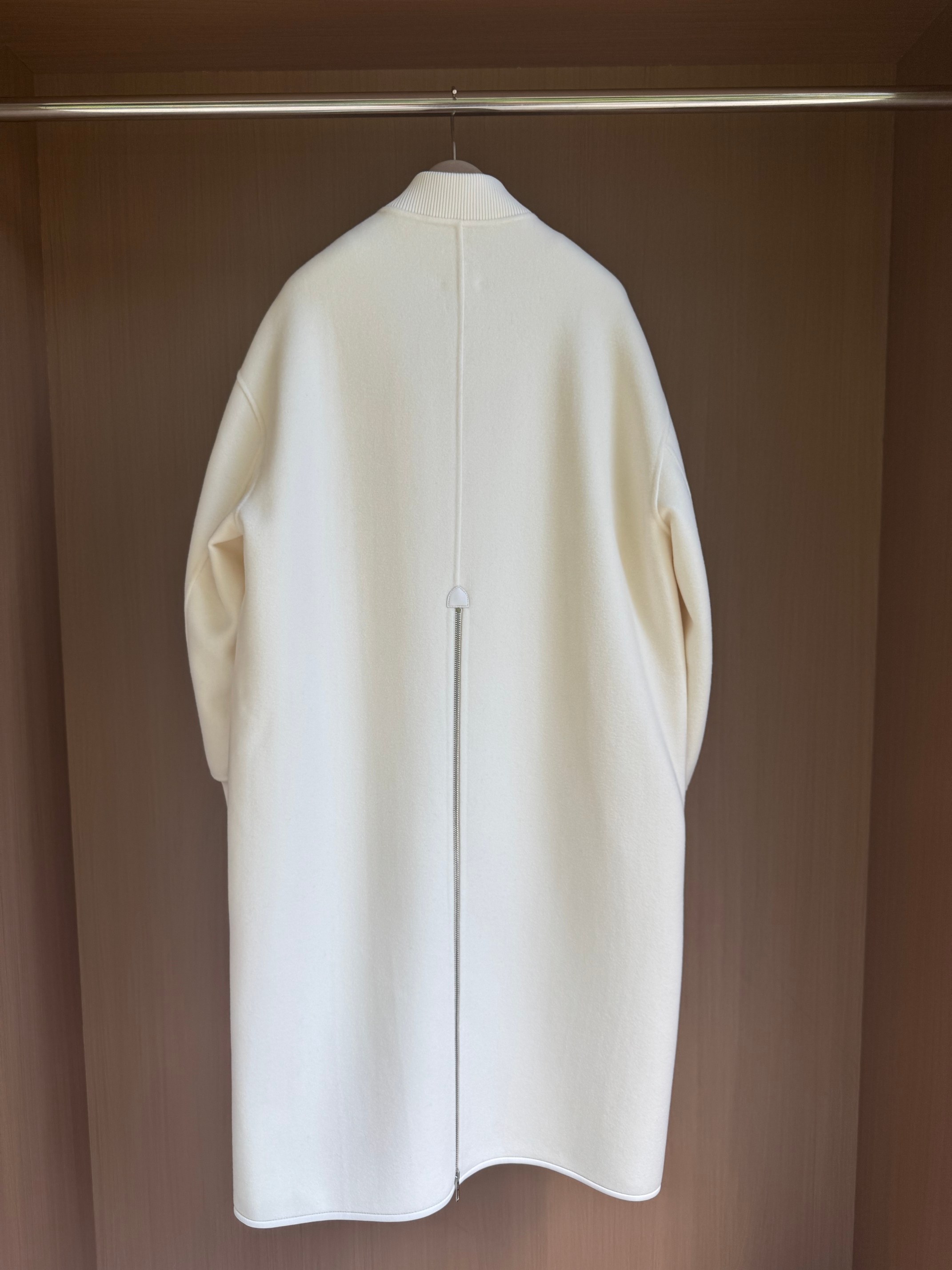 Elegant Wool-Cashmere Blend Coat with Zipper Pockets - Versatile & Timeless 8 a1758170375534 1367