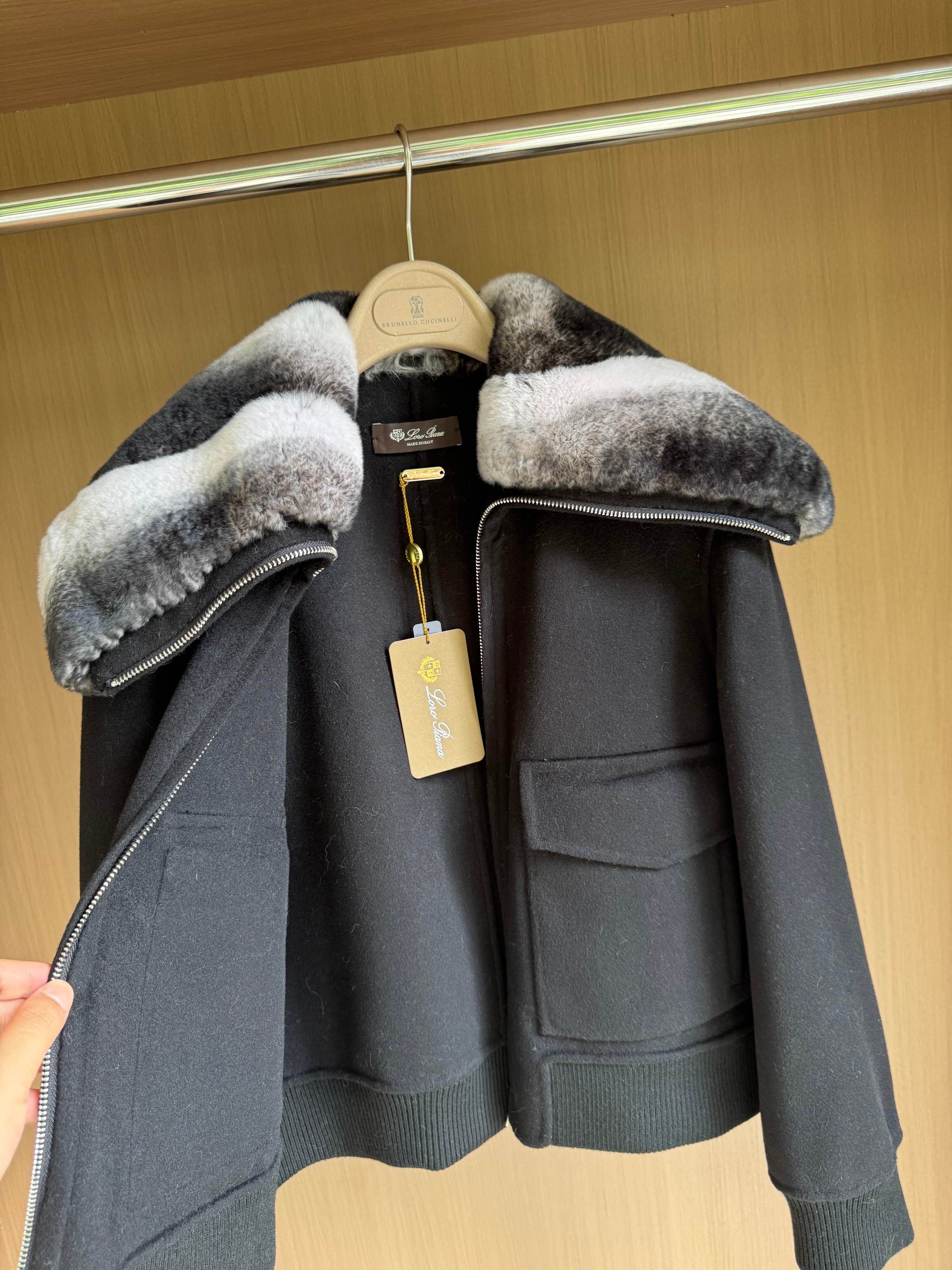 Pure Cashmere Short Coat with Fur Collar 4 a1758876062156 2800
