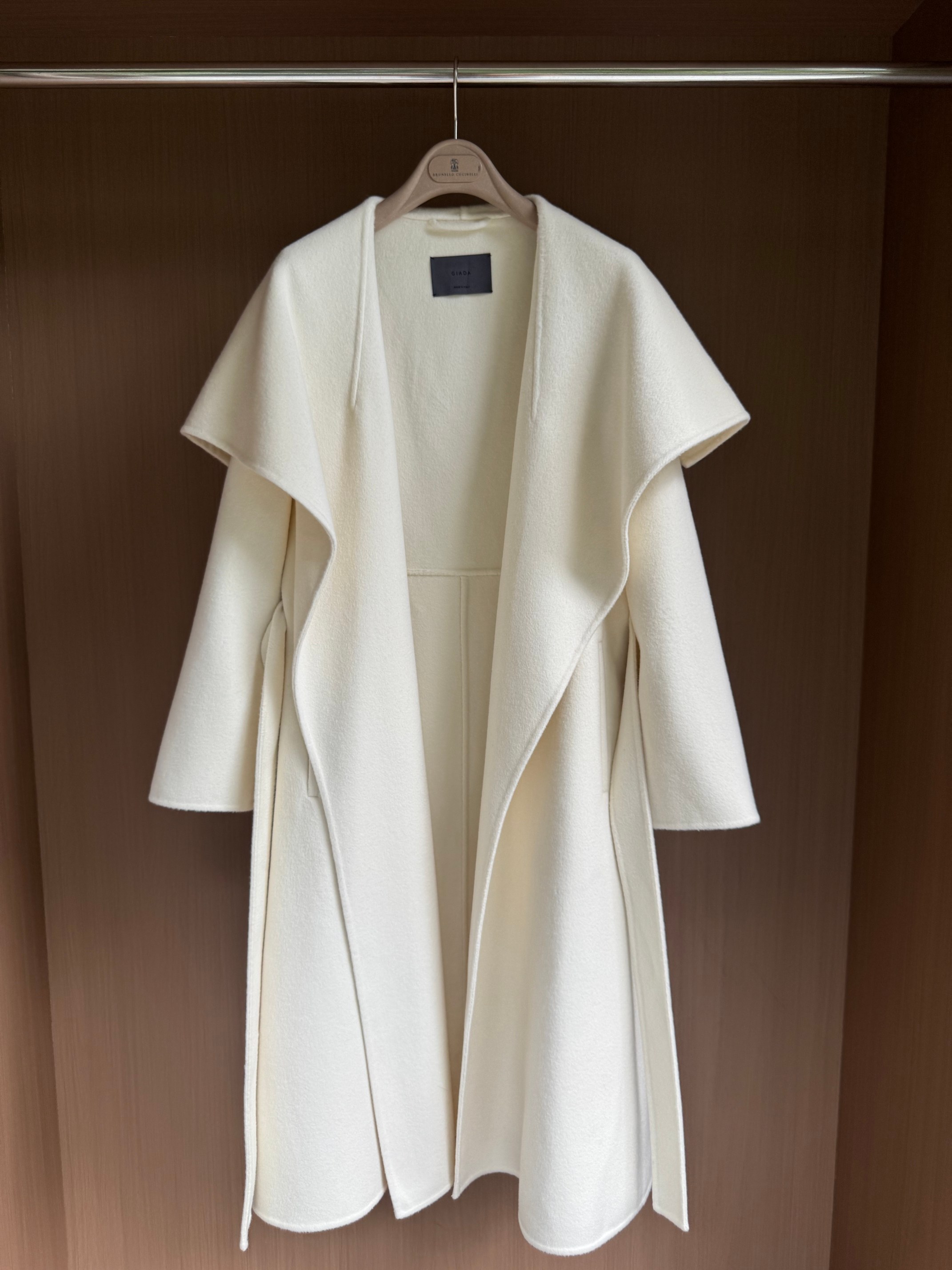 Elegant Wool-Cashmere Blend Coat with Belted Waist - Timeless Style 3 a1758946541149 3635
