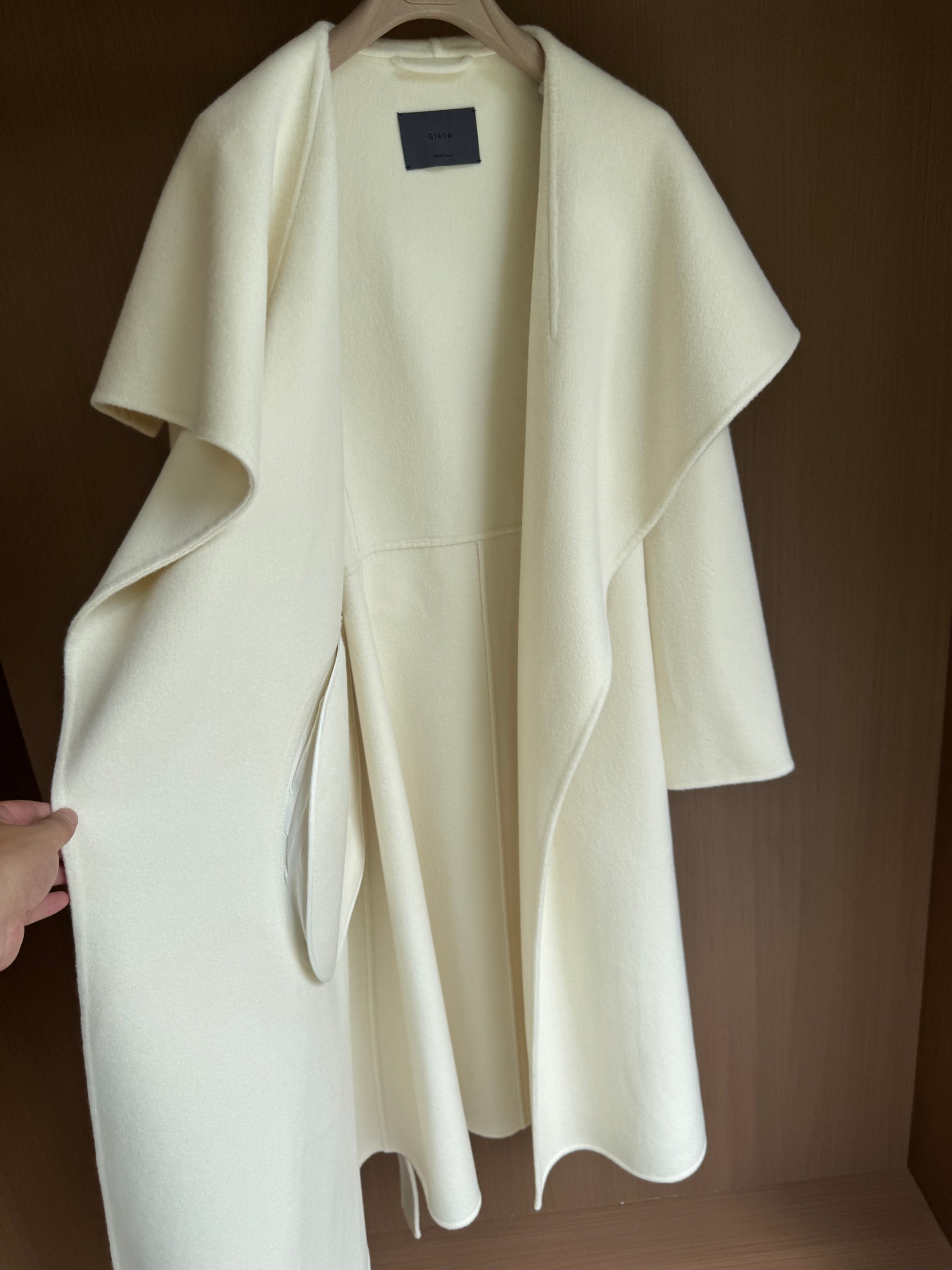 Elegant Wool-Cashmere Blend Coat with Belted Waist - Timeless Style 4 a1758946541183 8515