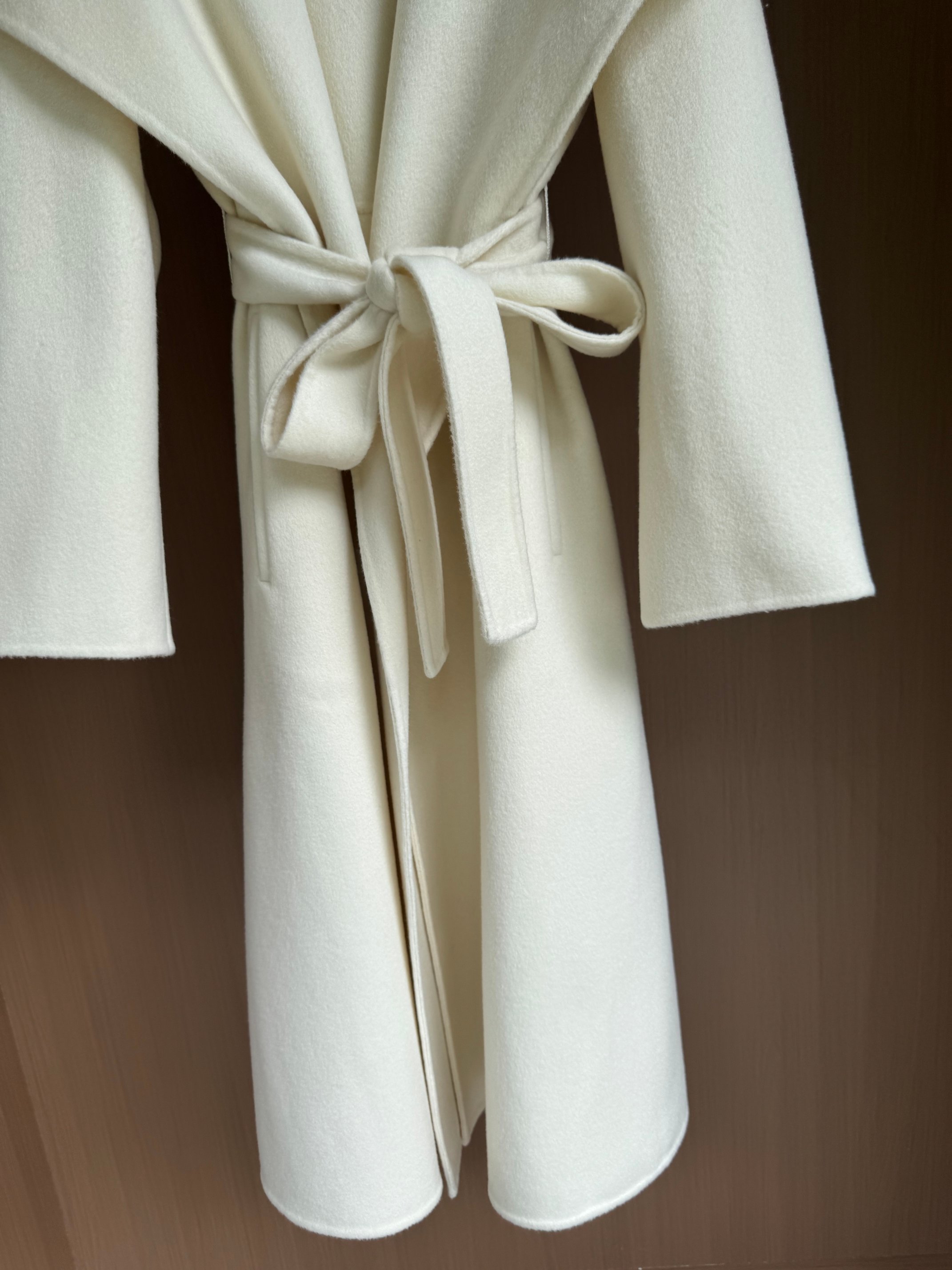 Elegant Wool-Cashmere Blend Coat with Belted Waist - Timeless Style 6 a1758946541543 2146