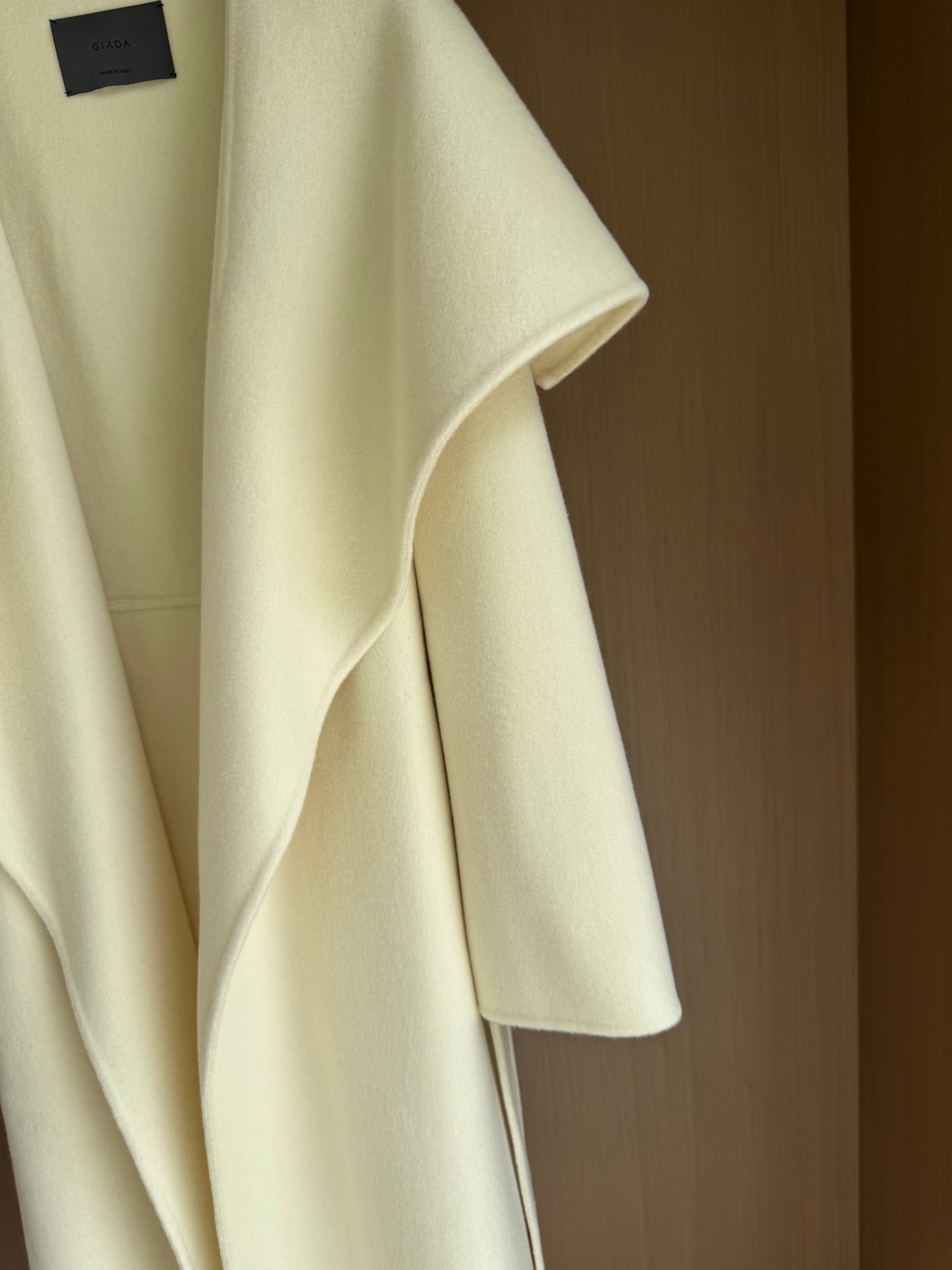 Elegant Wool-Cashmere Blend Coat with Belted Waist - Timeless Style 8 a1758946544309 0586